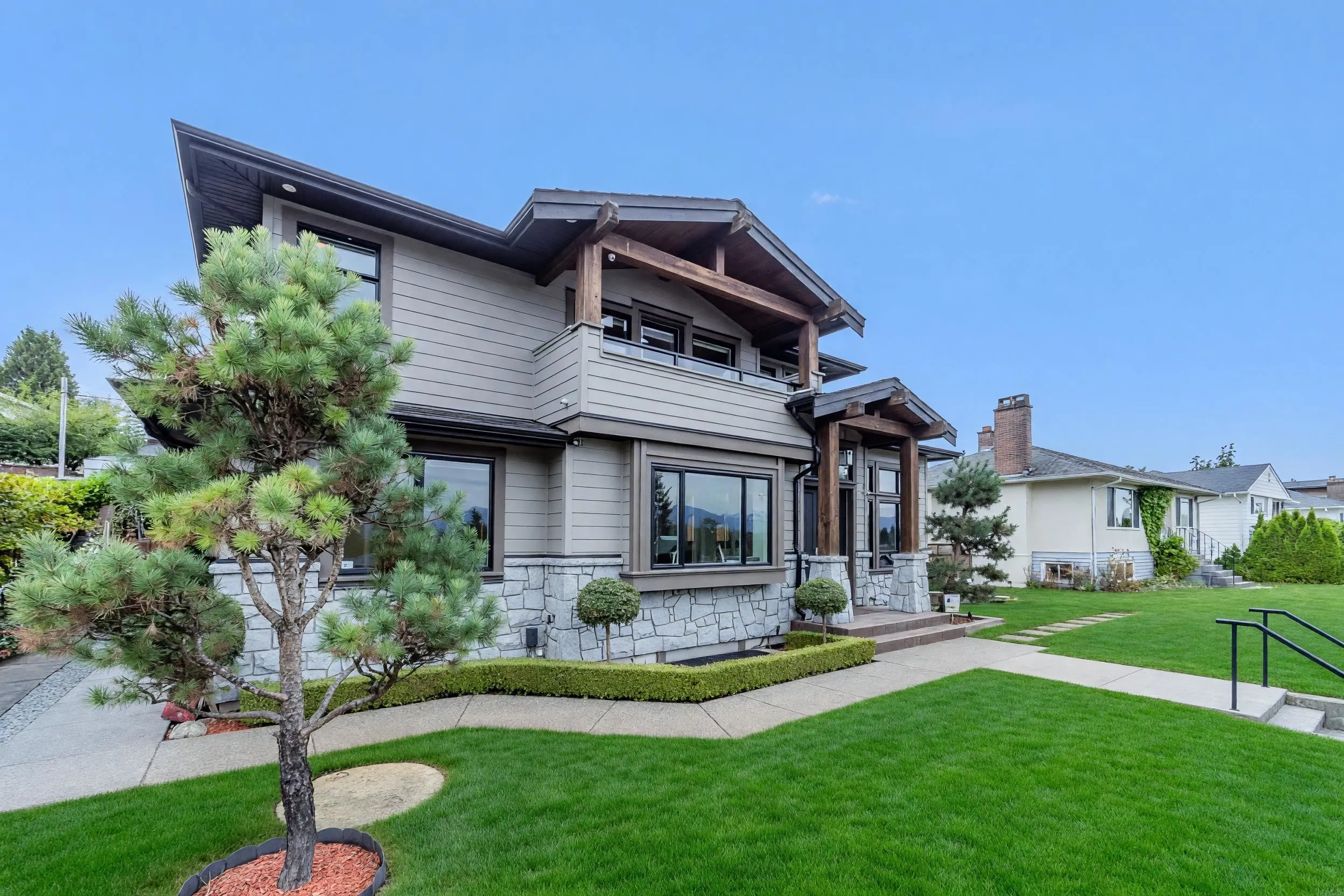 4294 Price Crescent