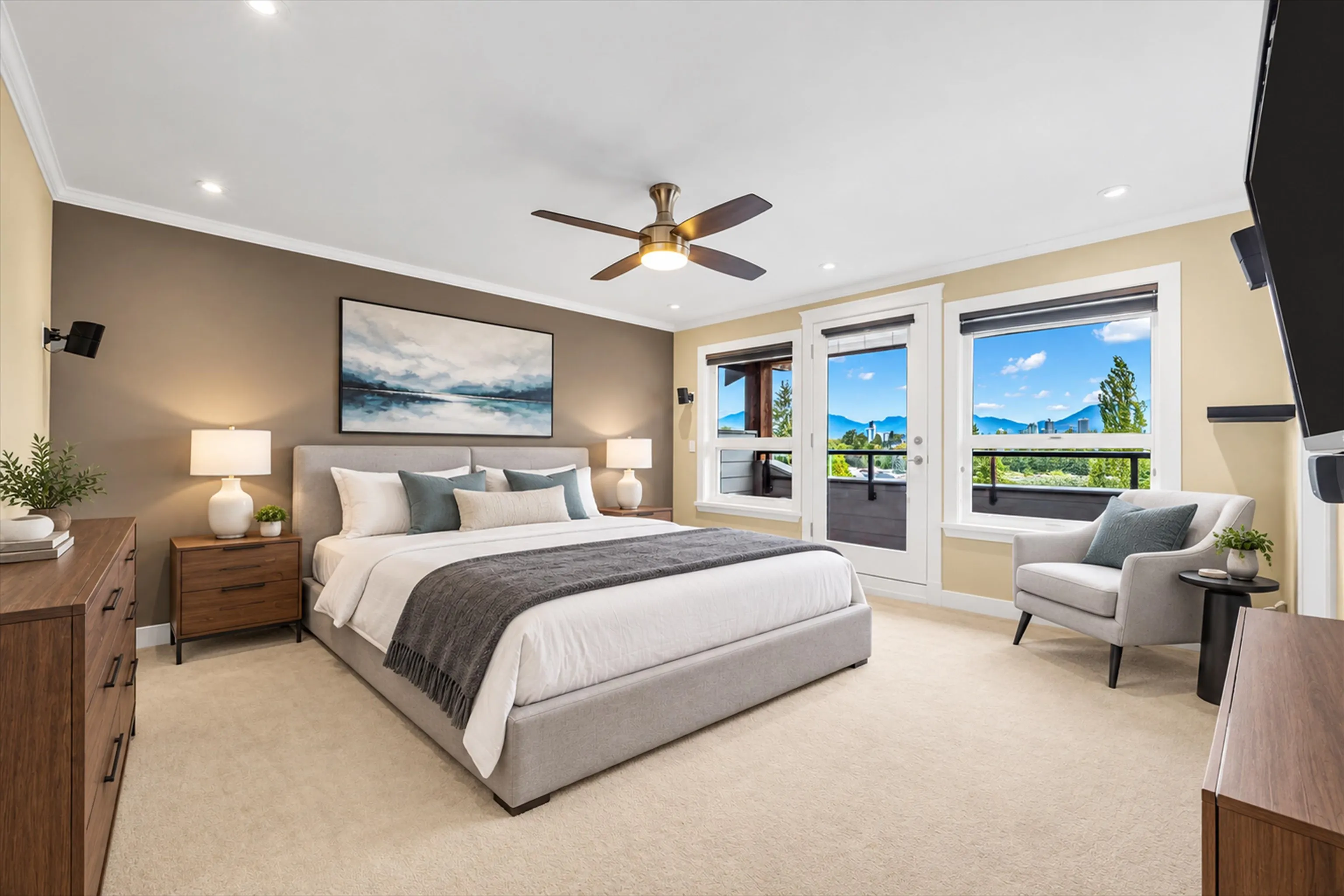 4294 Price Crescent