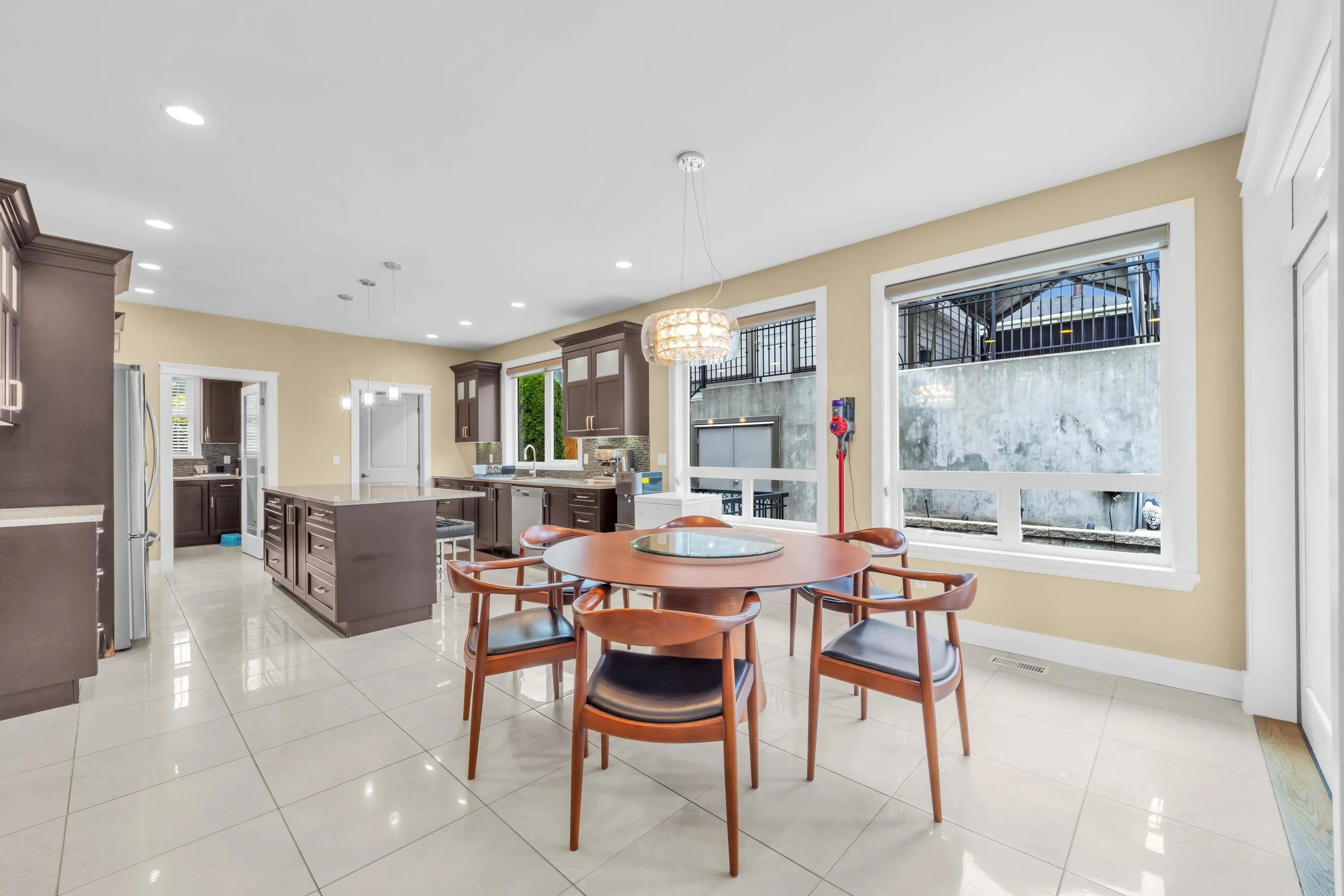 4294 Price Crescent