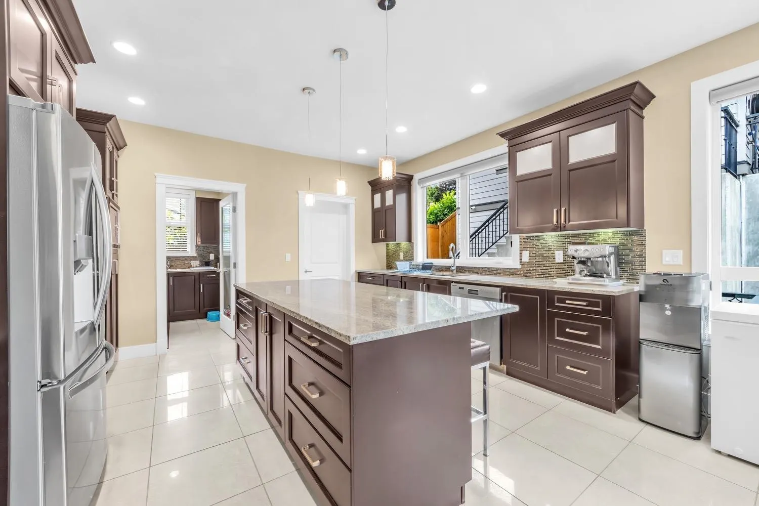 4294 Price Crescent