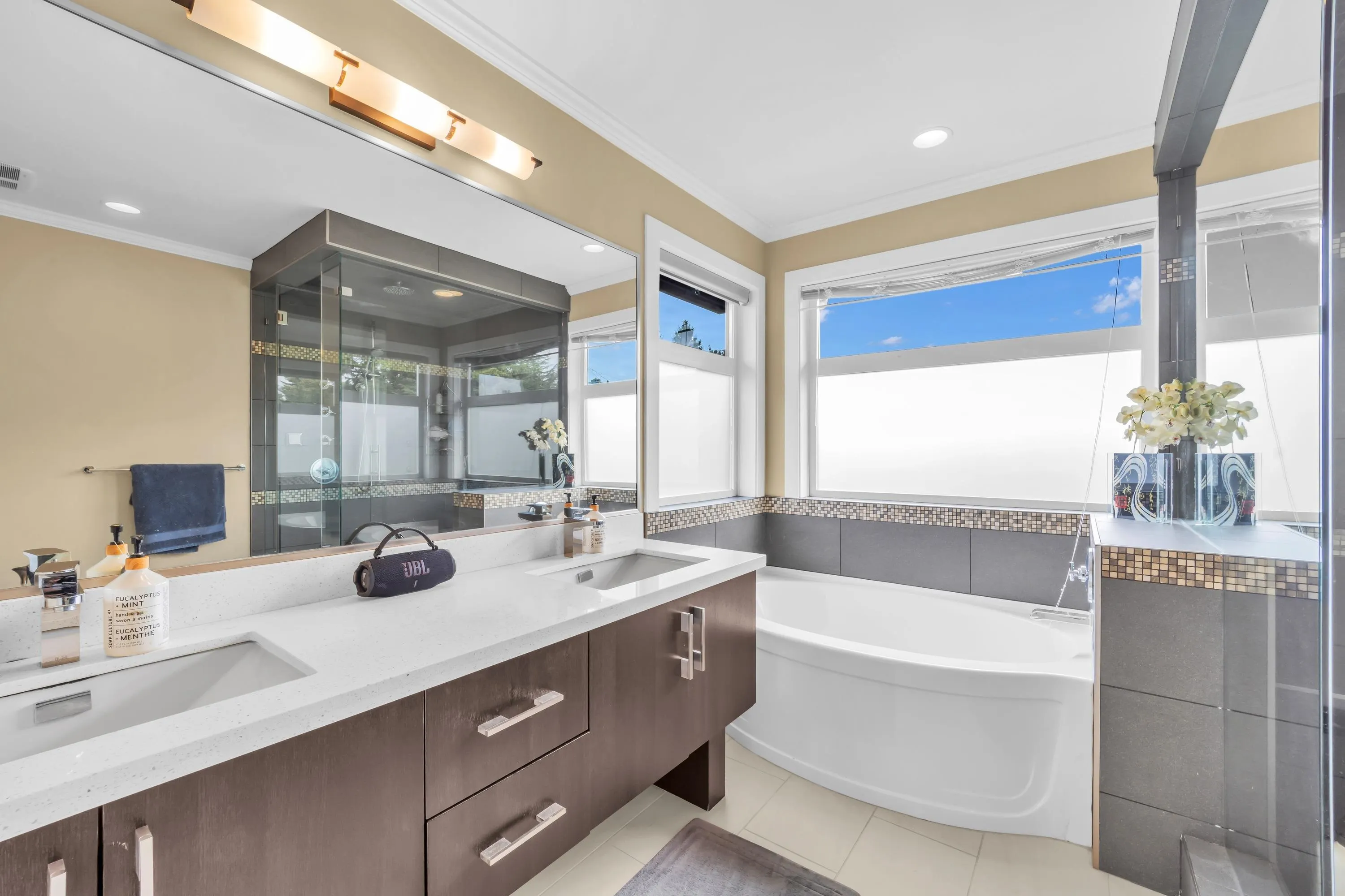 4294 Price Crescent