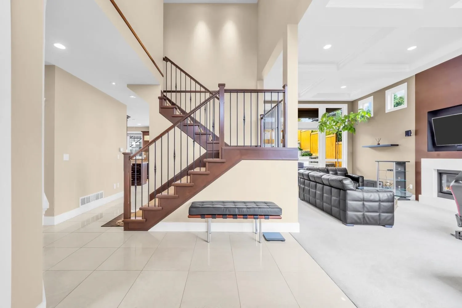 4294 Price Crescent