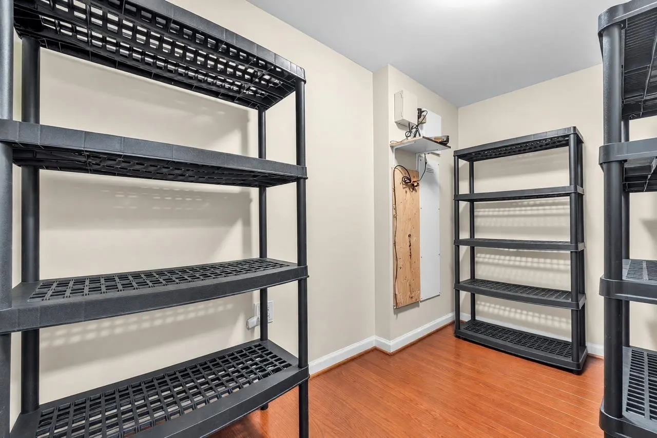 4294 Price Crescent