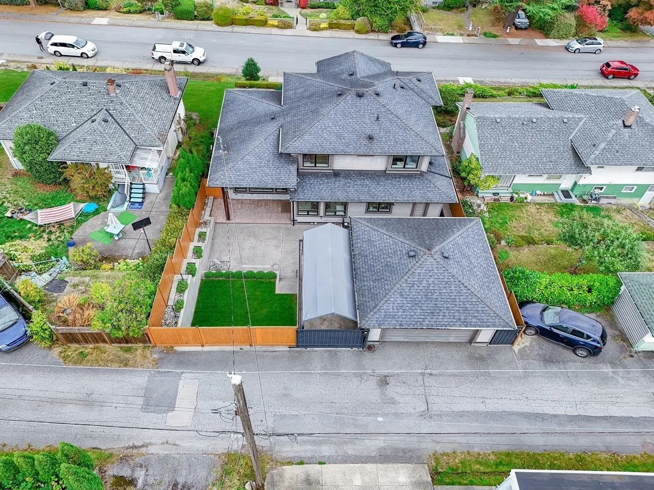 4294 Price Crescent