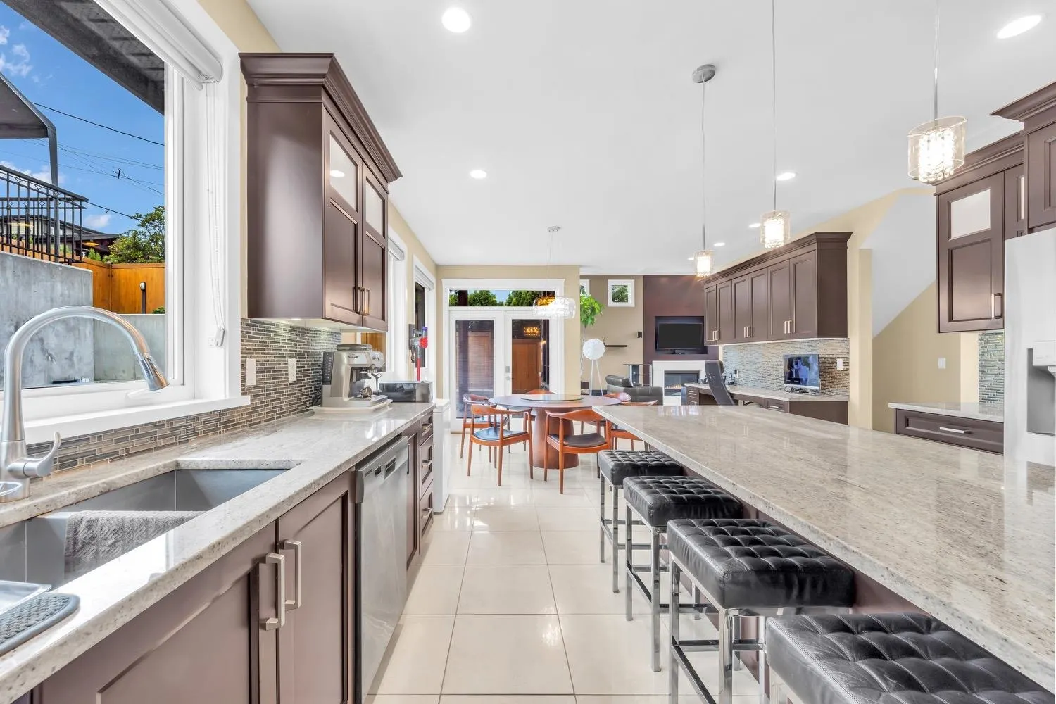 4294 Price Crescent