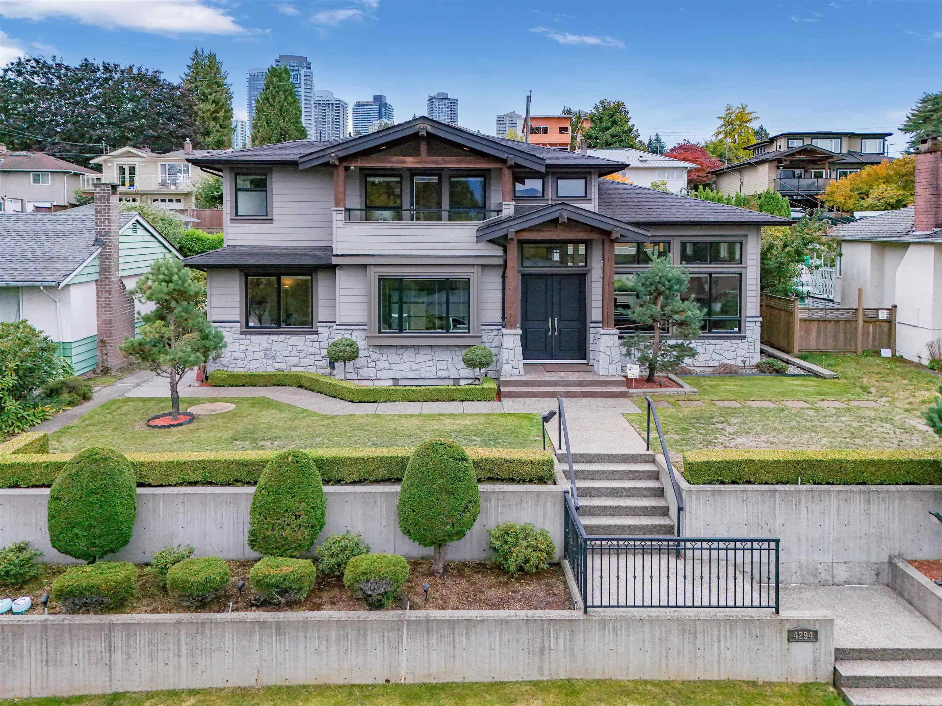 4294 Price Crescent