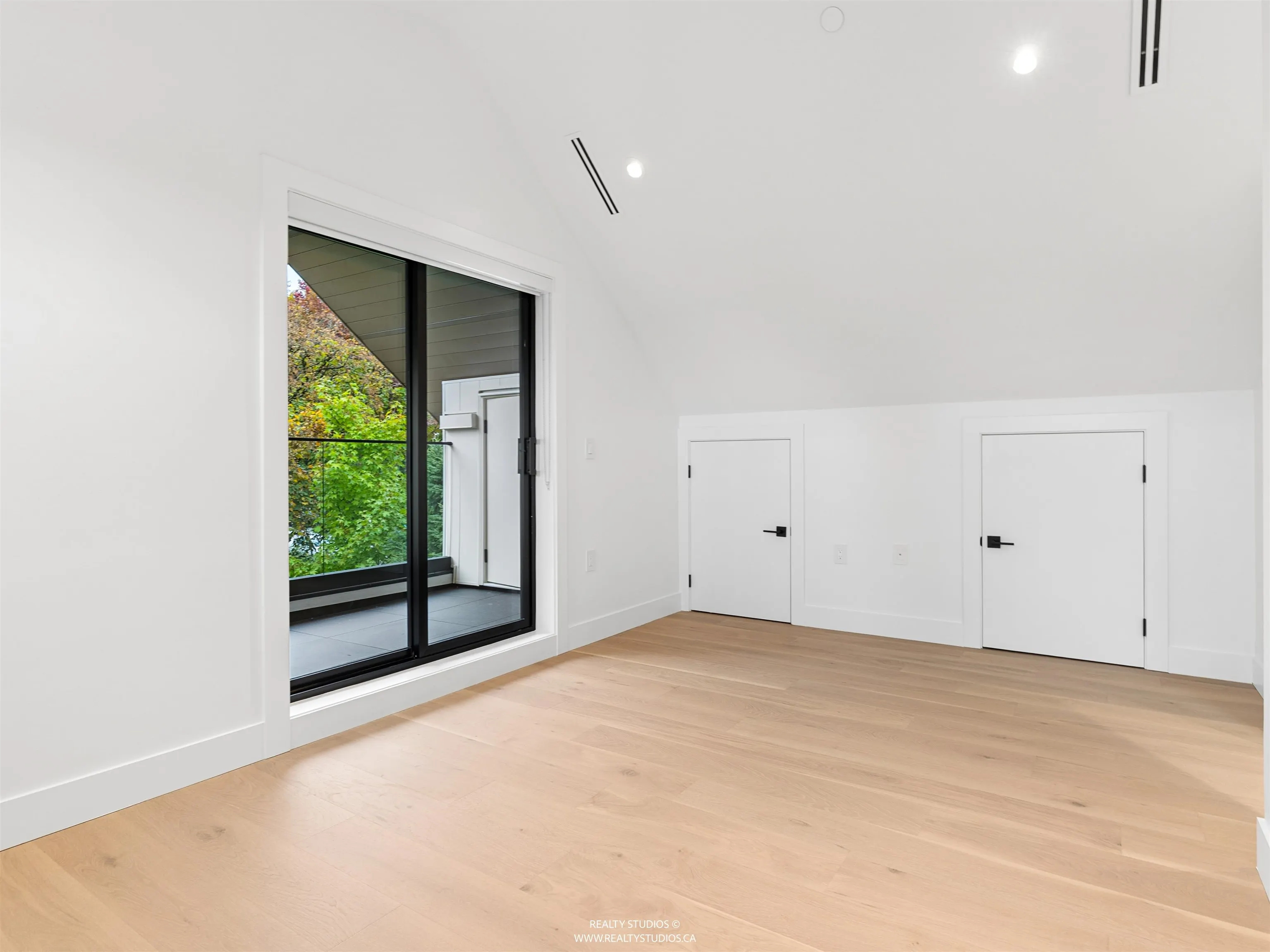 1986 E 8th Avenue #1