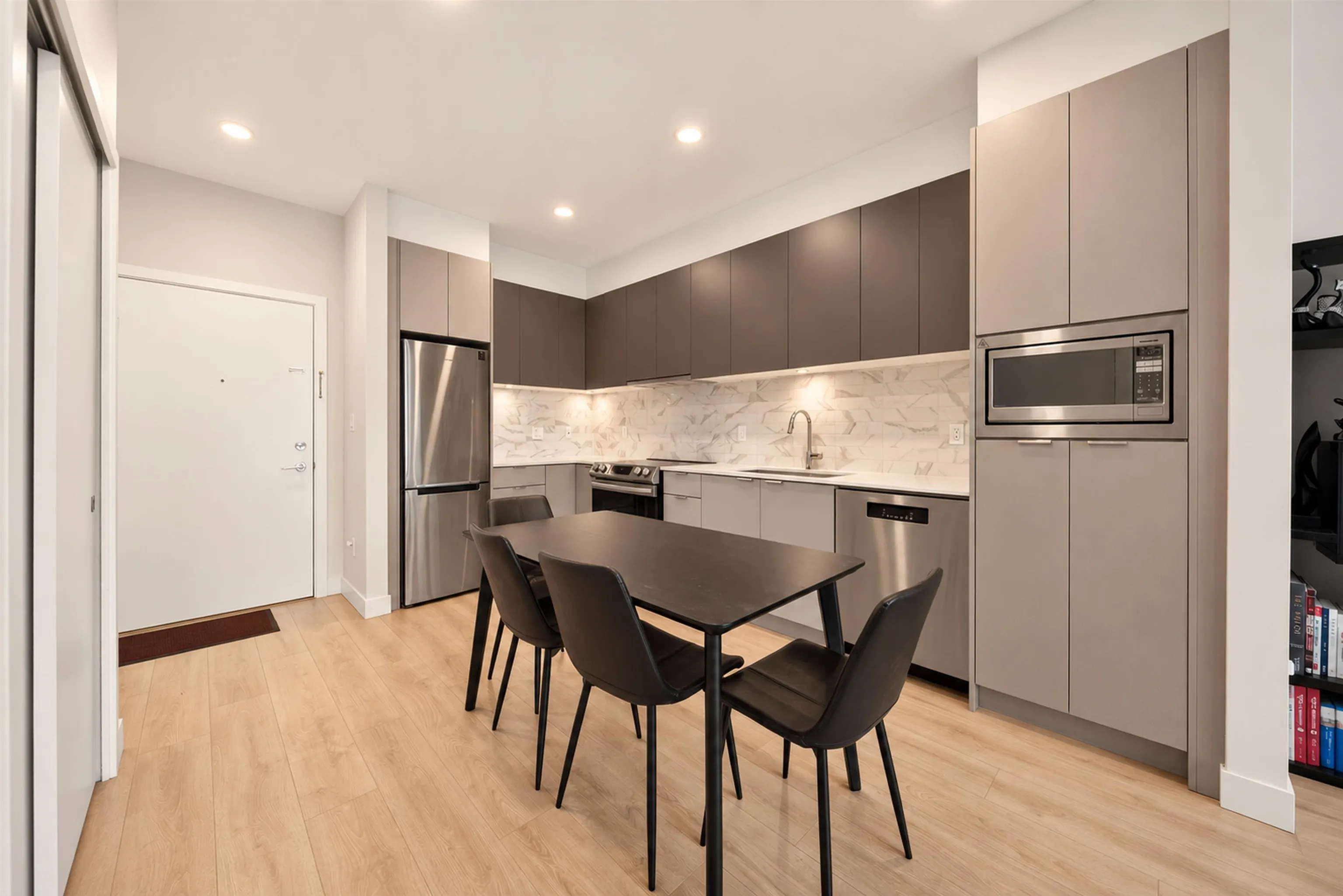 1792 Starling Drive #415
