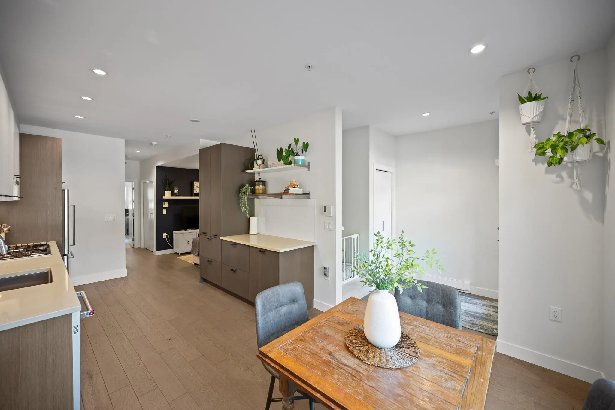 1738 55a Street #204