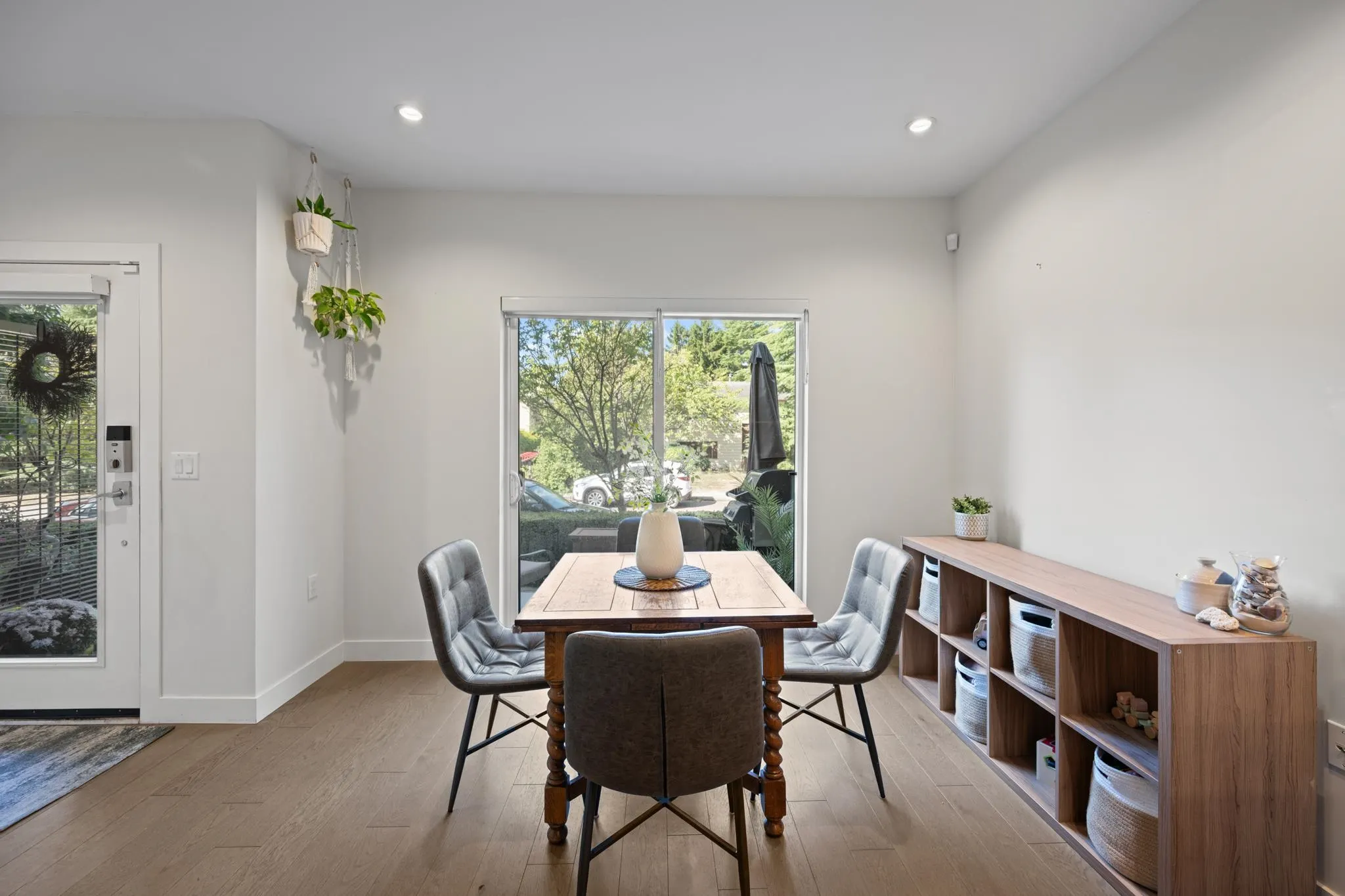 1738 55a Street #204