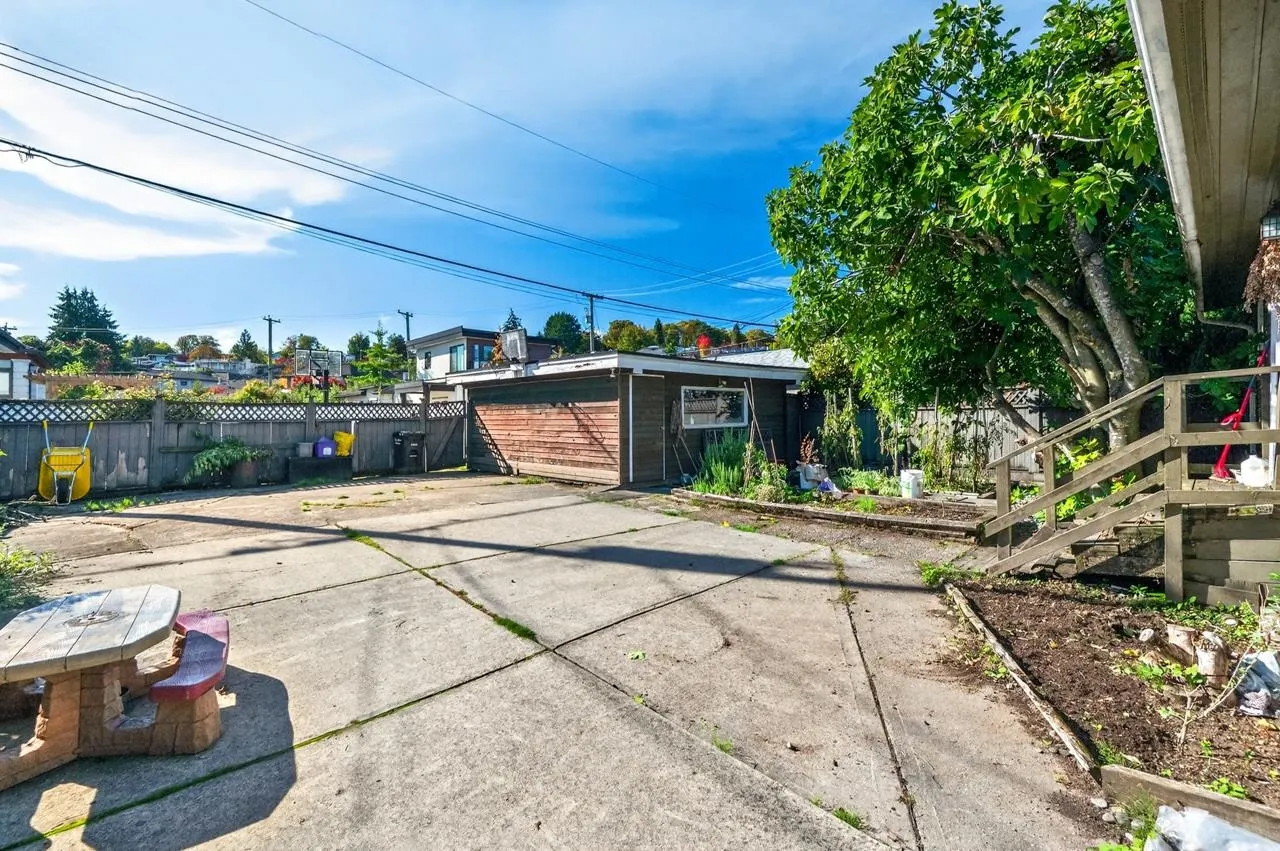 3232 W 16th Avenue