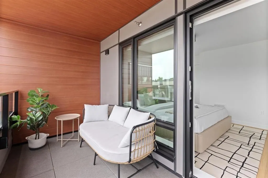 6768 Oak Street #3