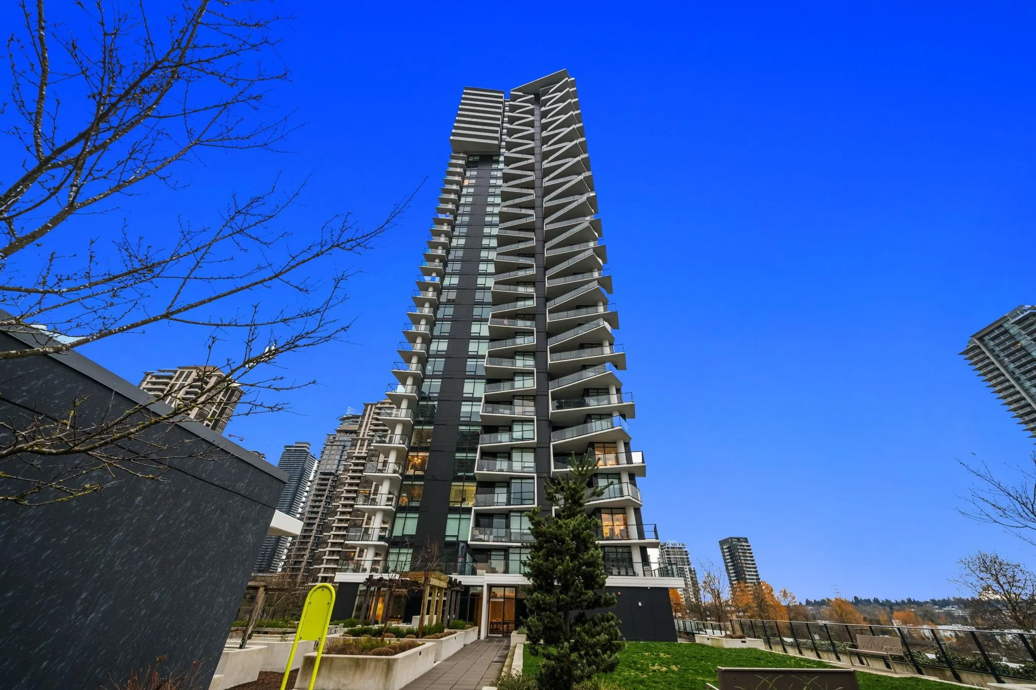 2607 2181 Madison Avenue