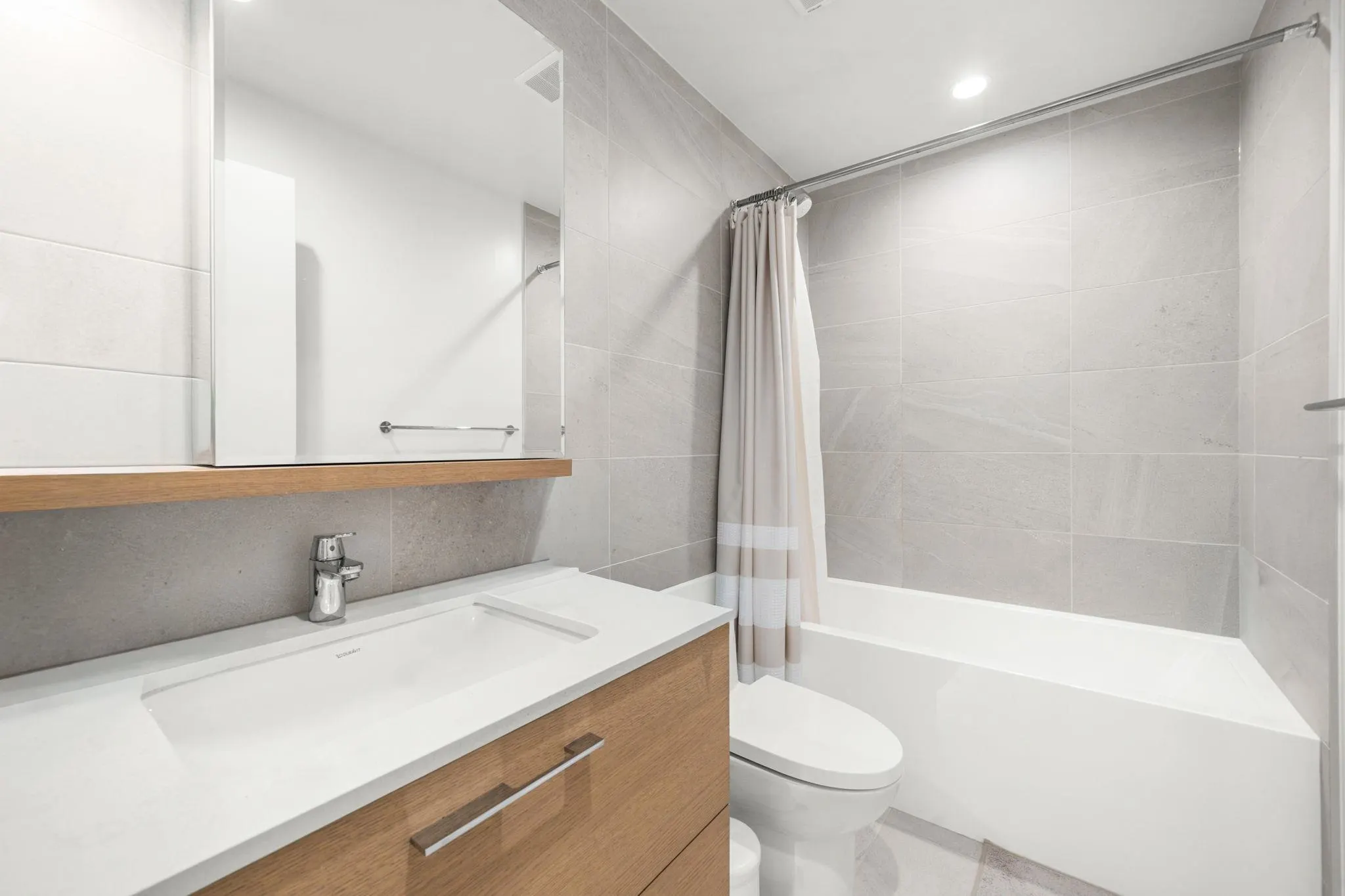 2607 2181 Madison Avenue