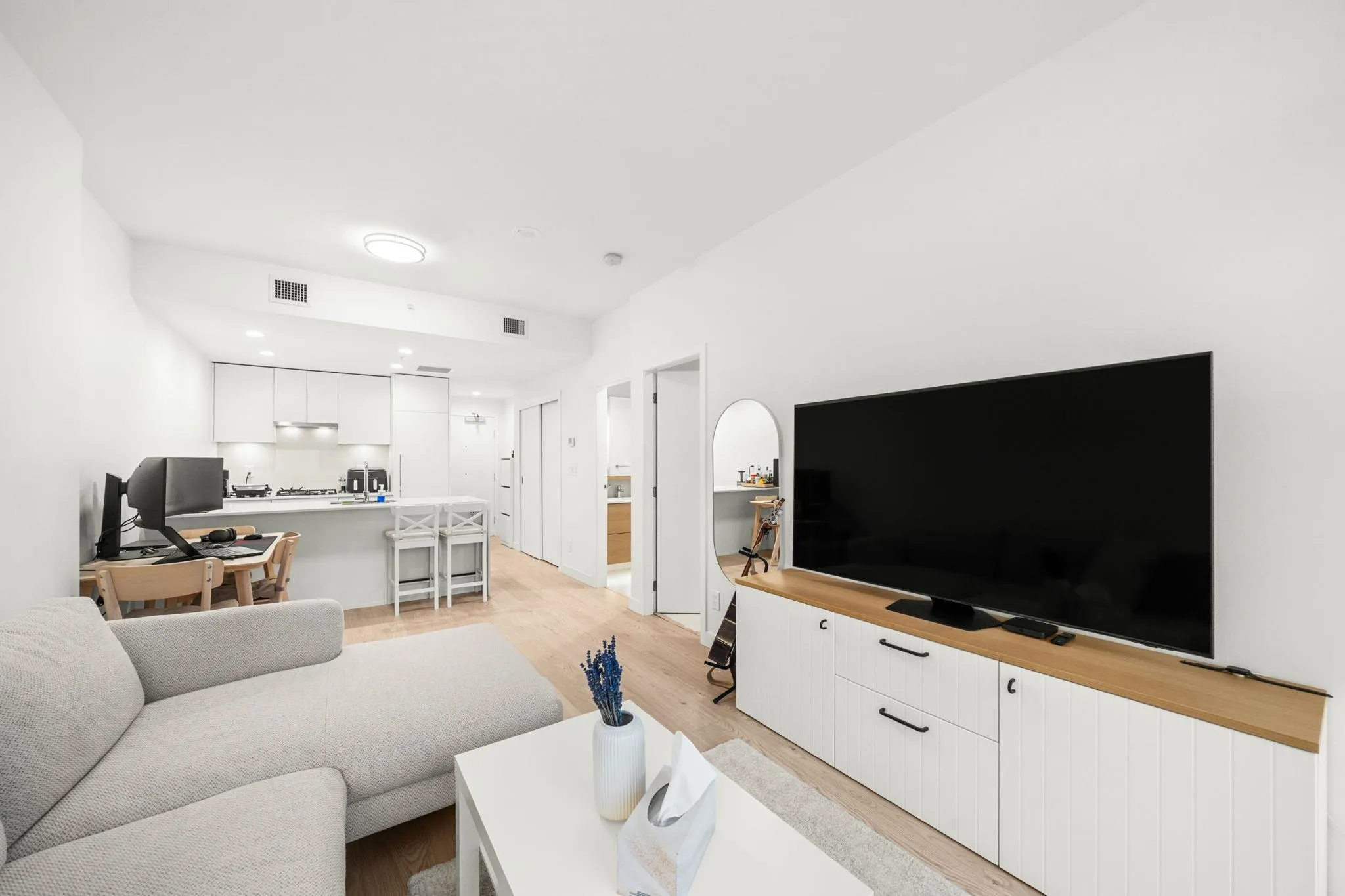 2607 2181 Madison Avenue