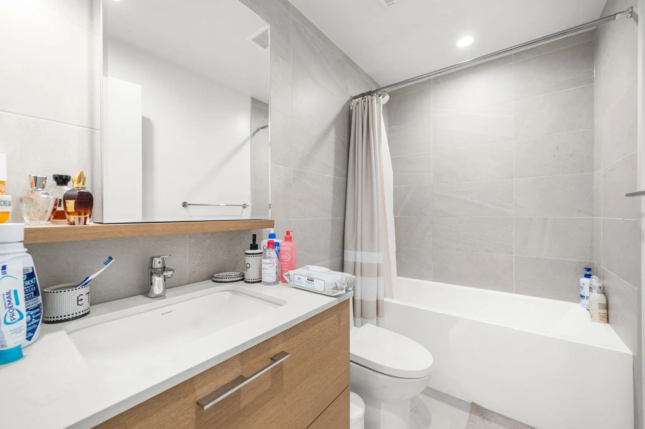 2607 2181 Madison Avenue