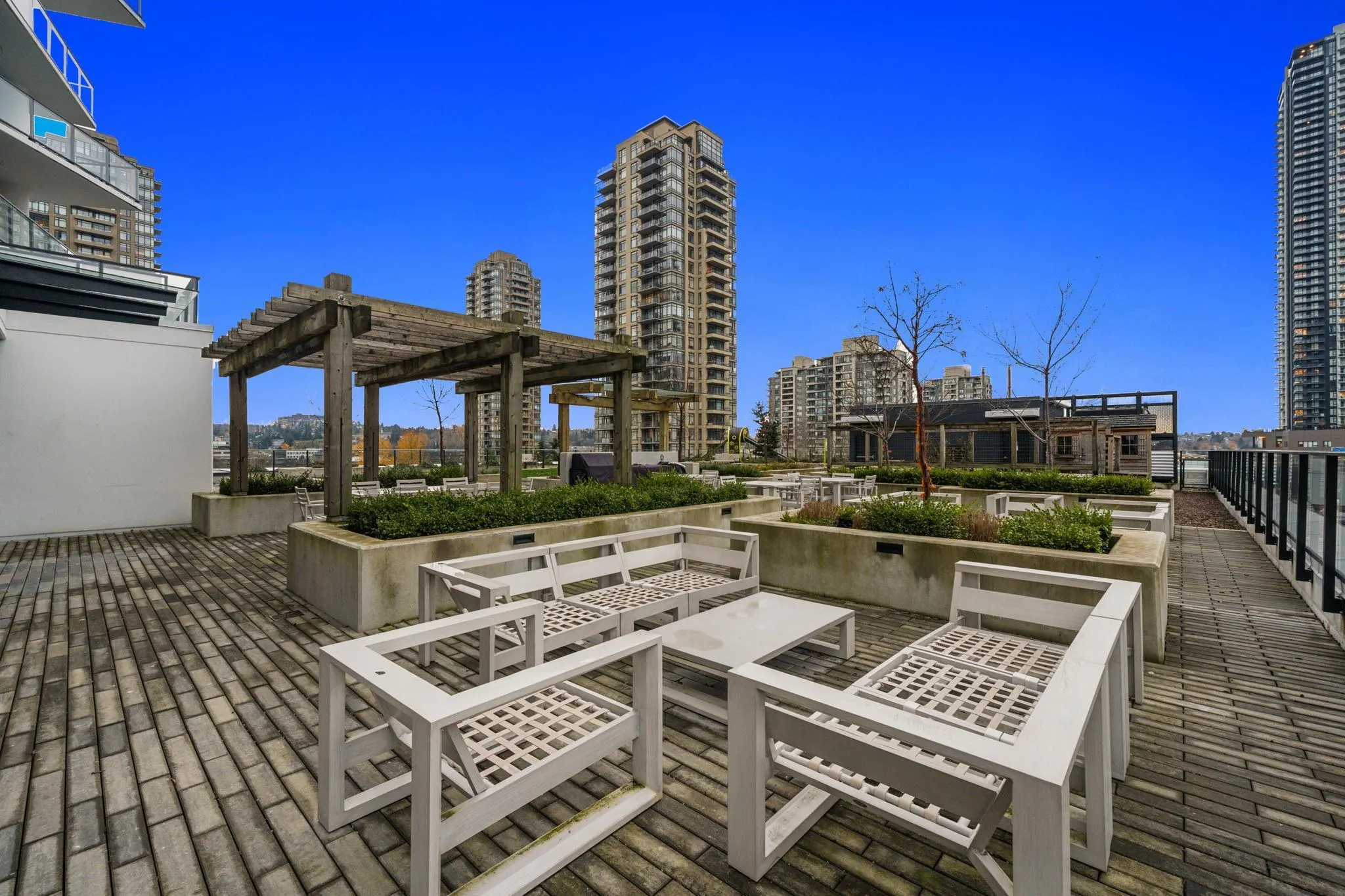 2607 2181 Madison Avenue