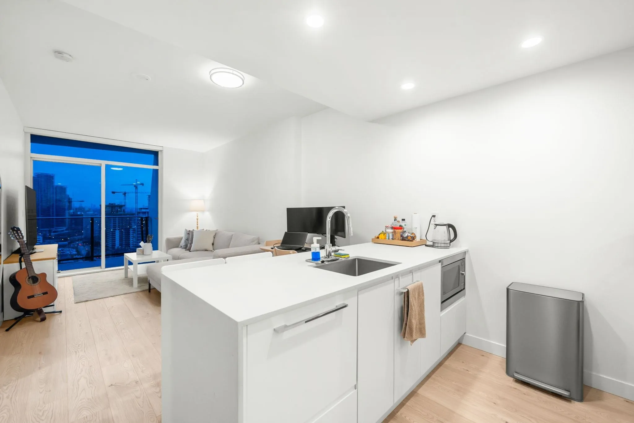2607 2181 Madison Avenue