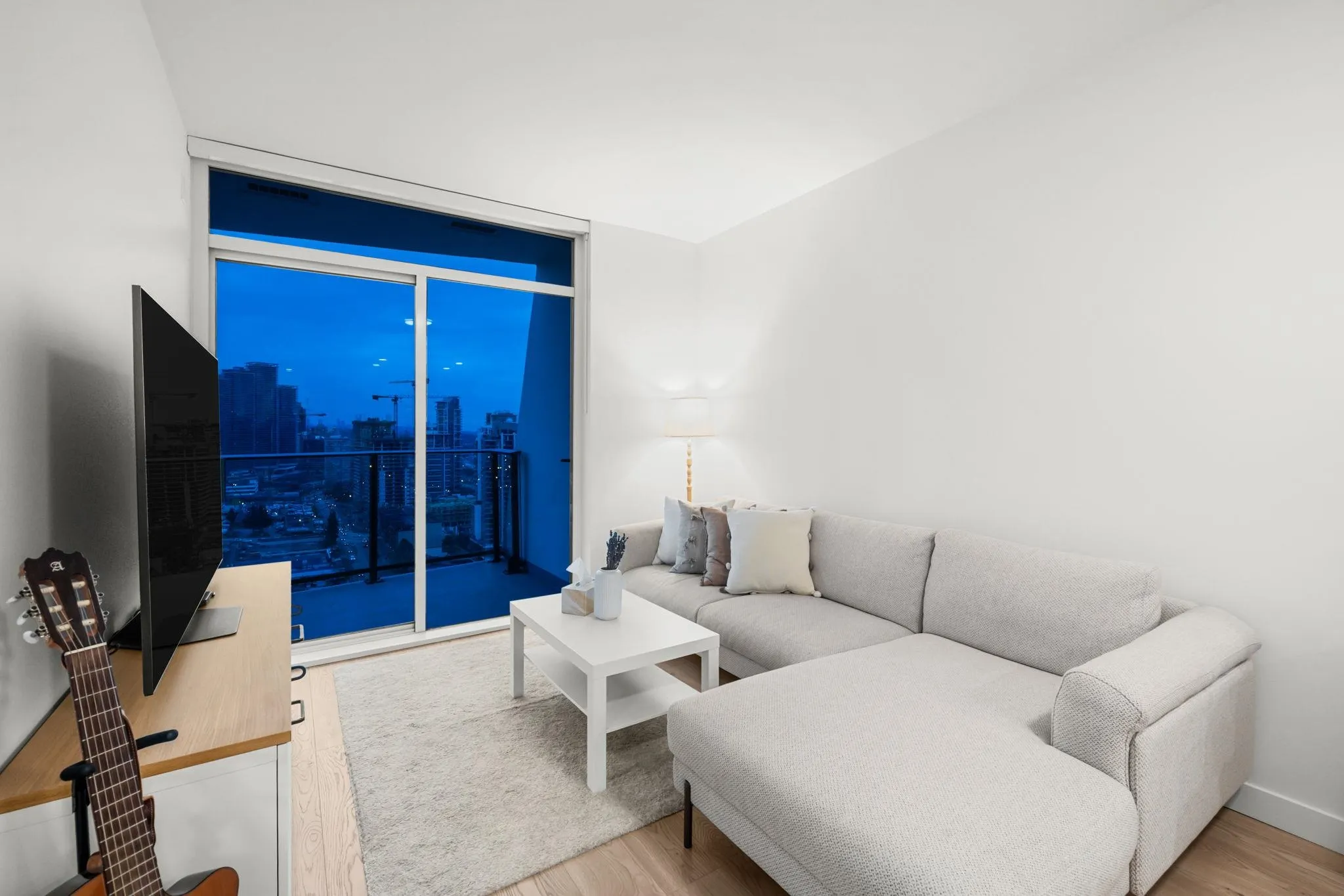 2607 2181 Madison Avenue
