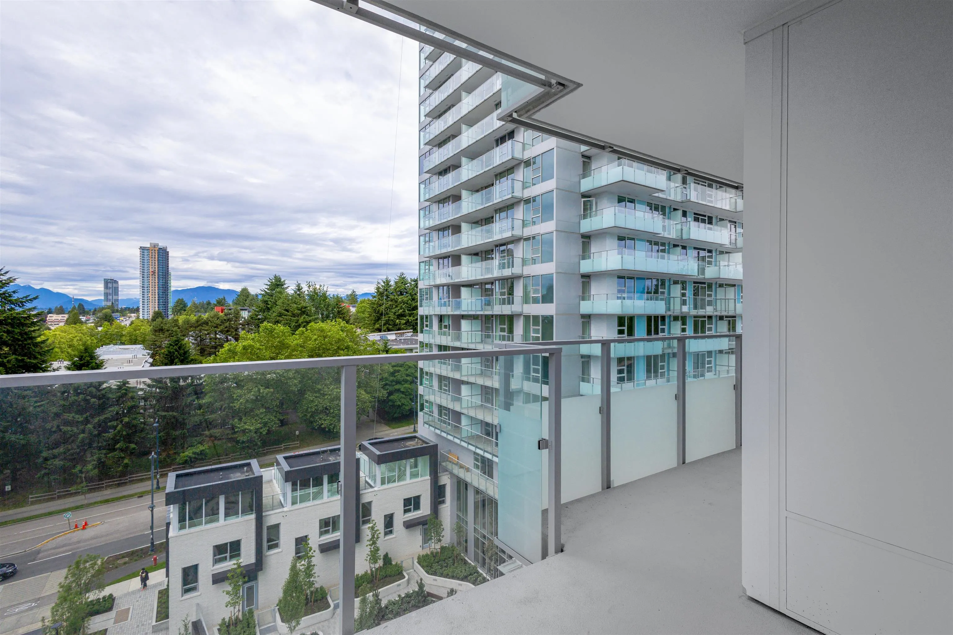 13768 100 Avenue #909