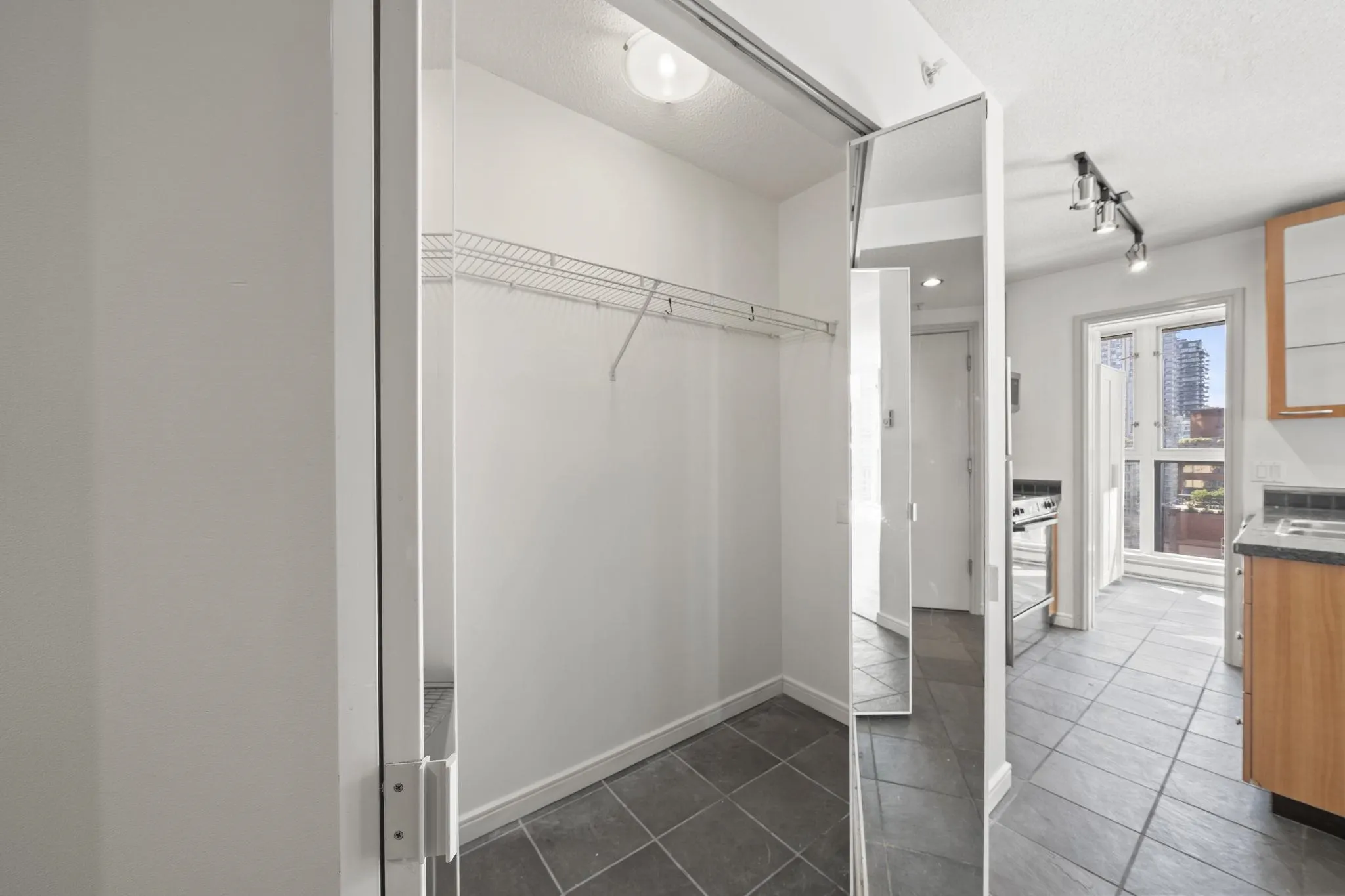 1068 Hornby Street #1807