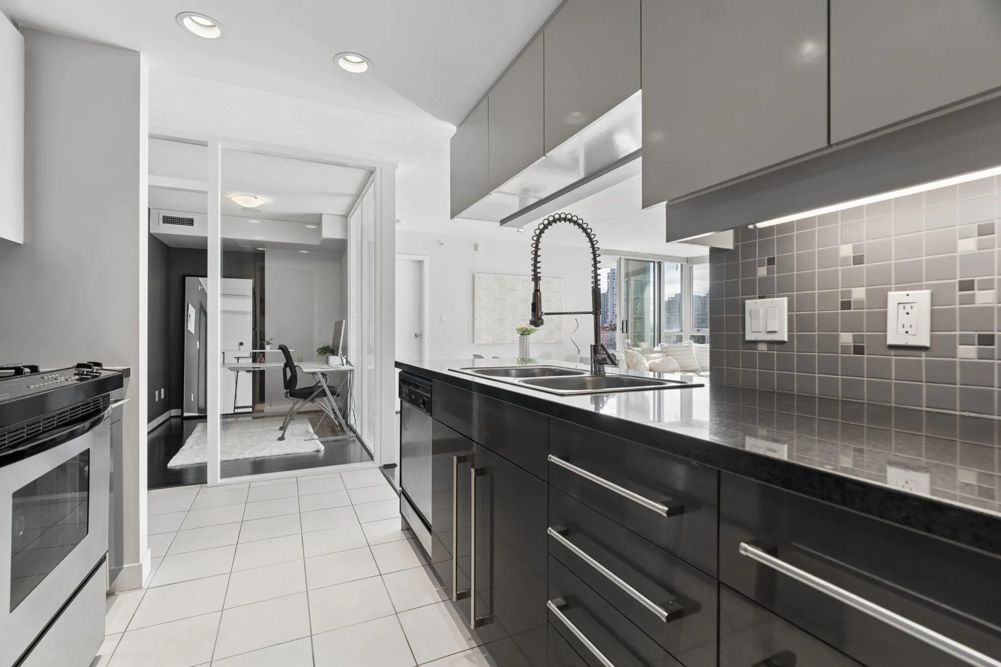 1408 Strathmore Mews #908
