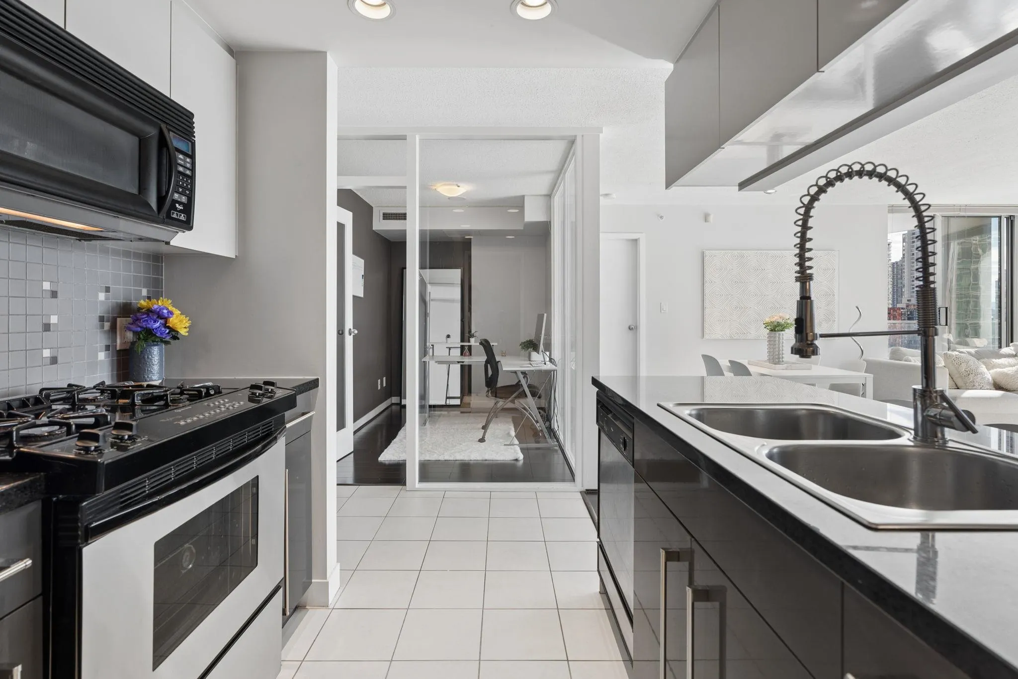 1408 Strathmore Mews #908
