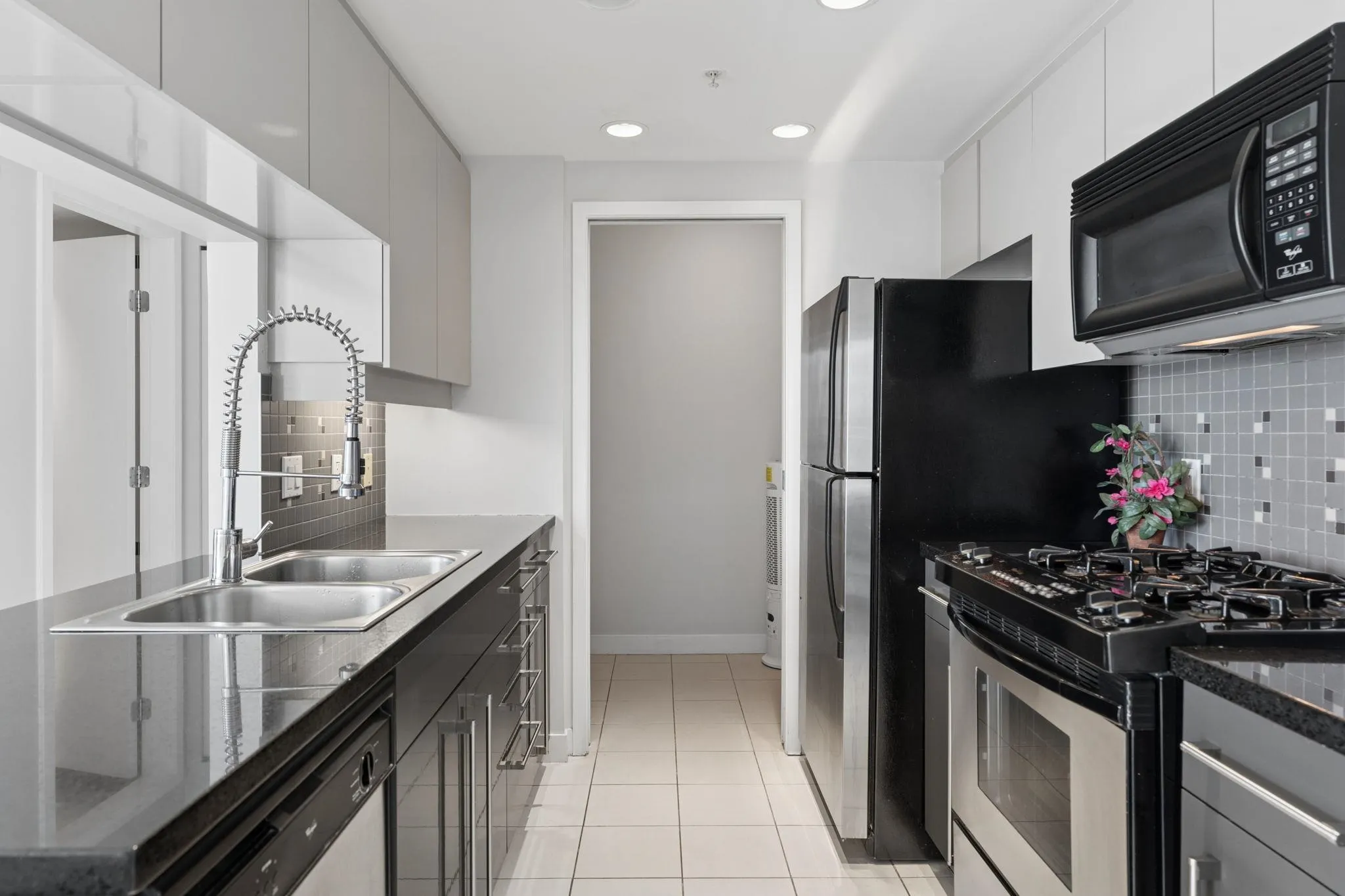 1408 Strathmore Mews #908