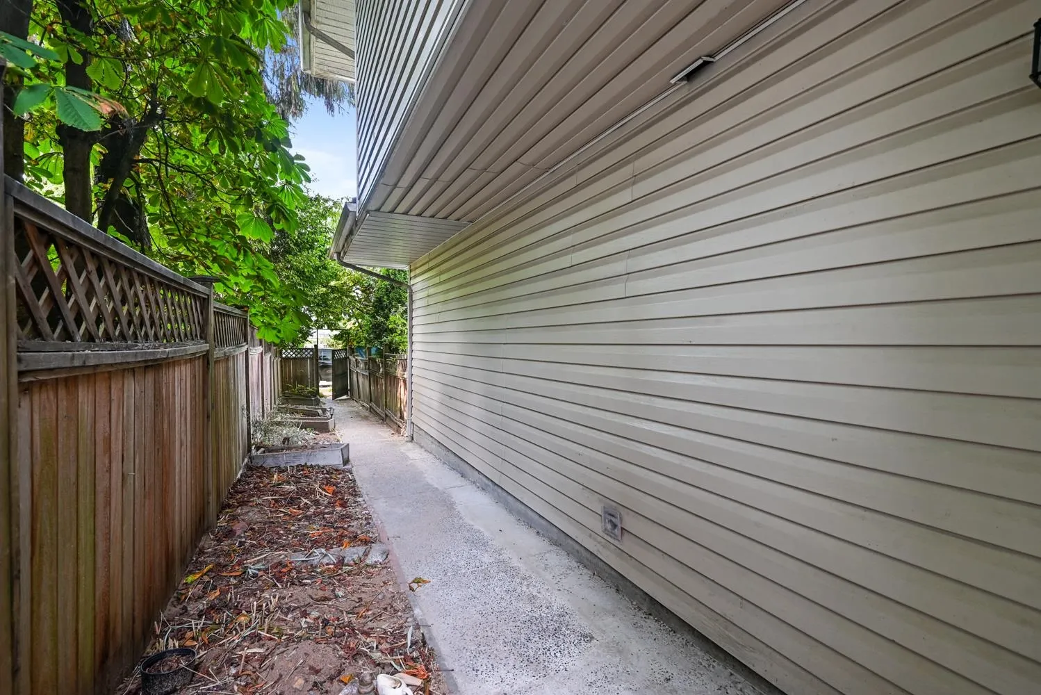 819 W 70th Avenue