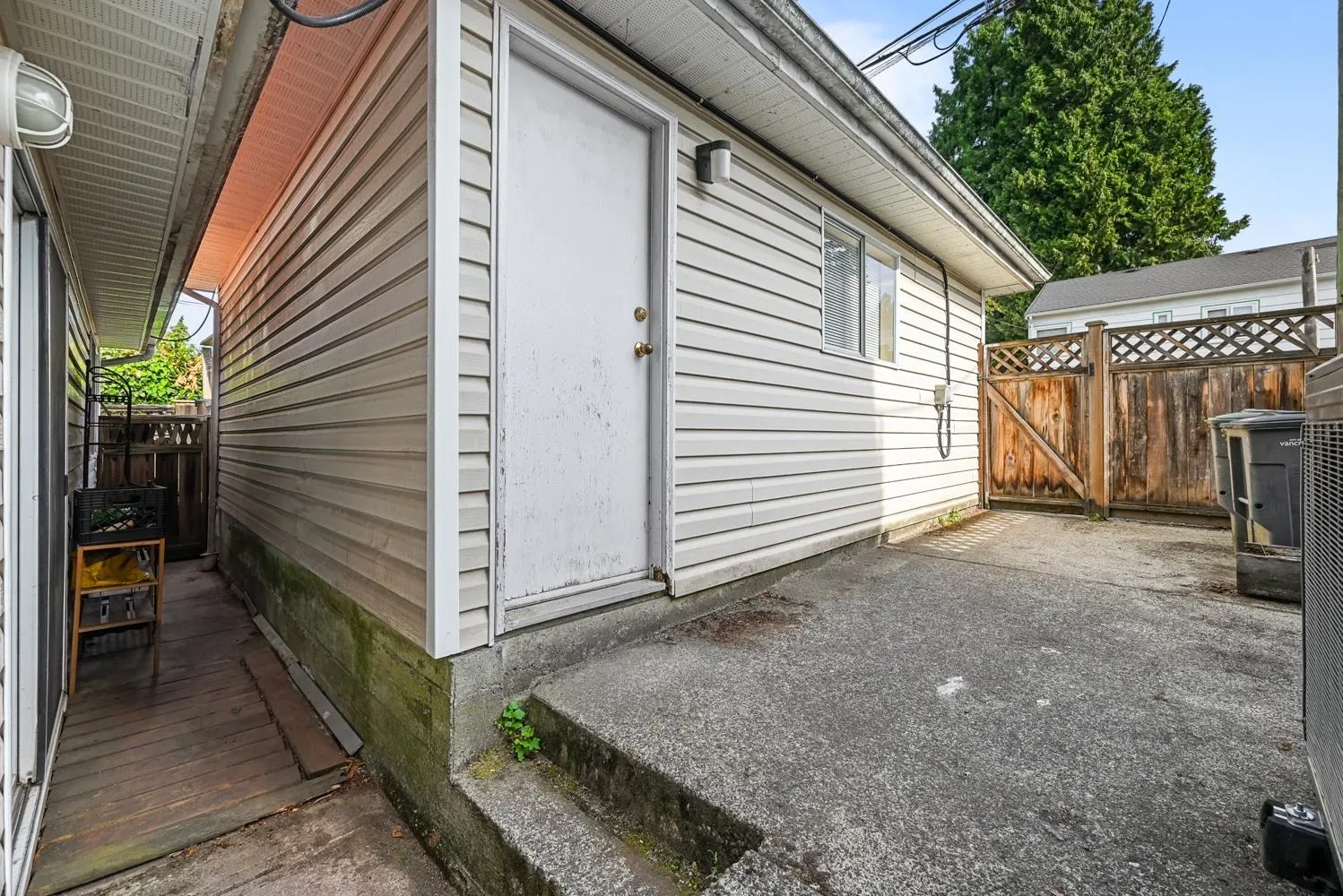 819 W 70th Avenue
