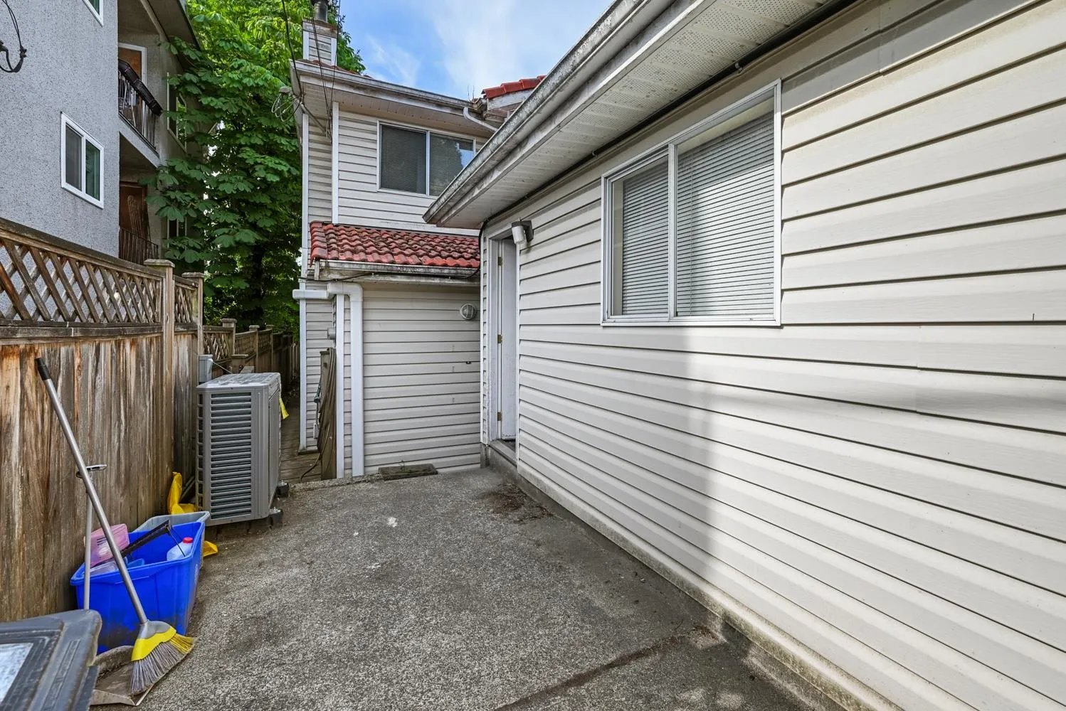 819 W 70th Avenue