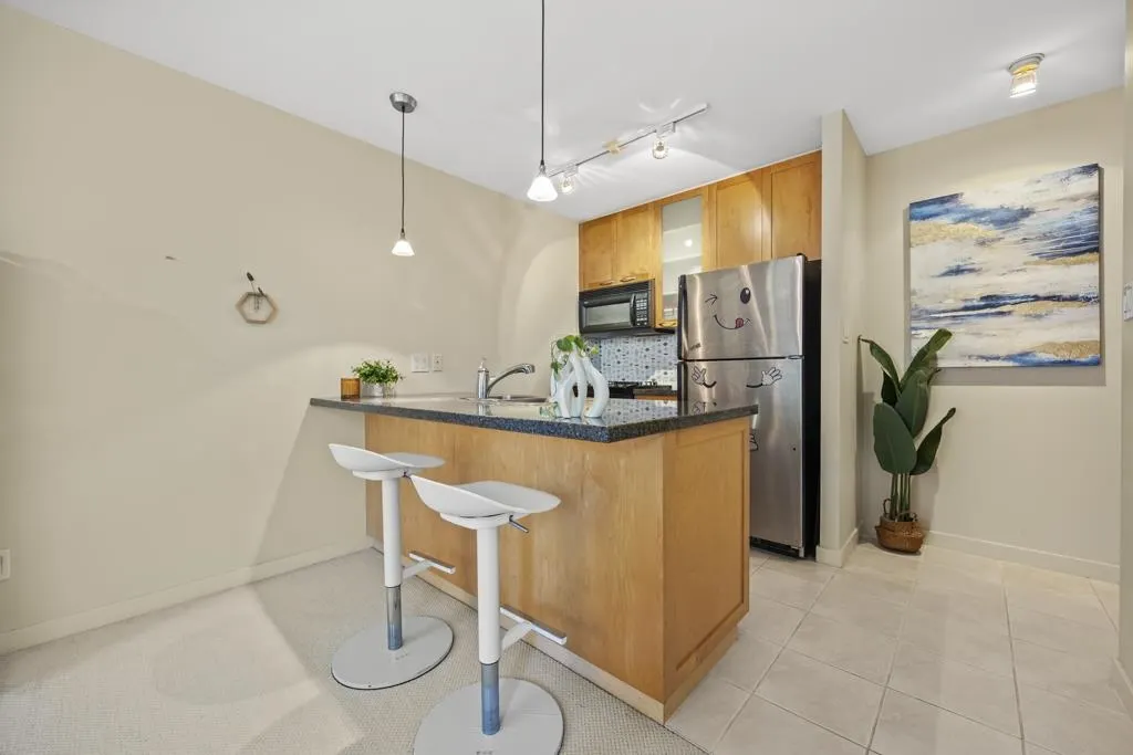 989 Richards Street #408
