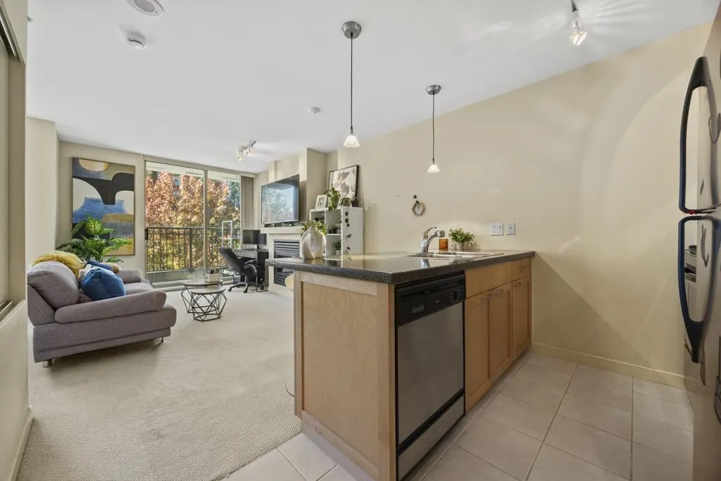 989 Richards Street #408
