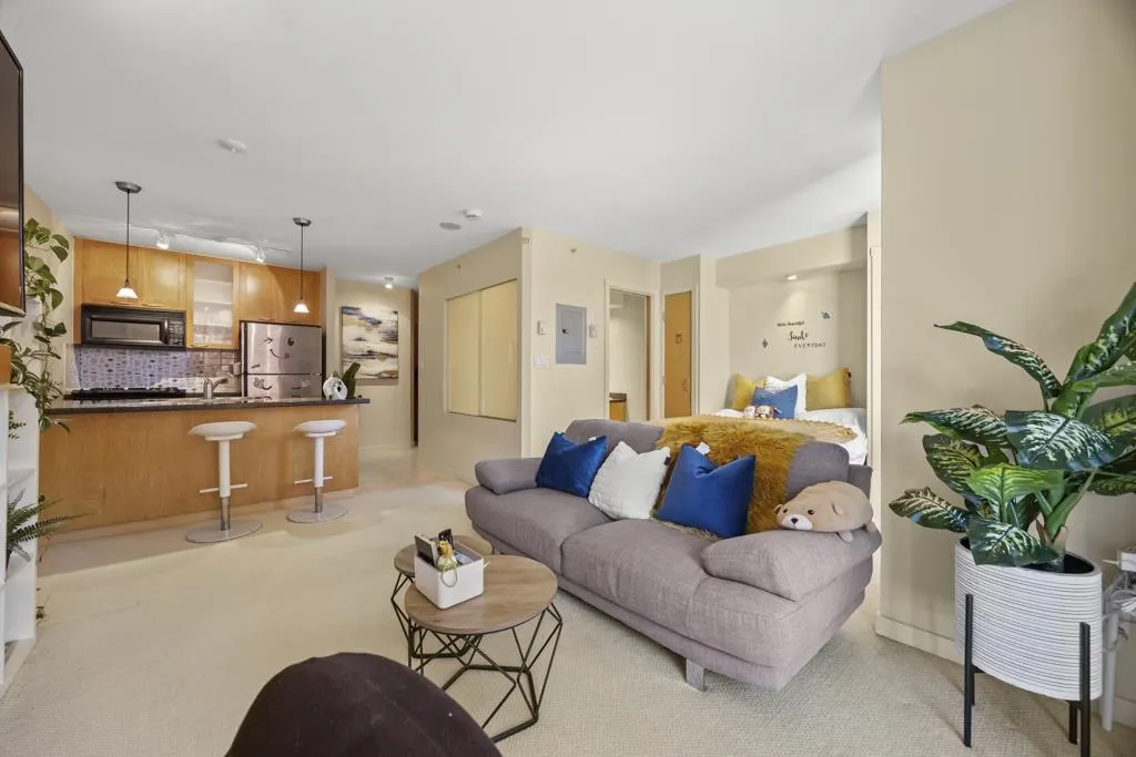 989 Richards Street #408