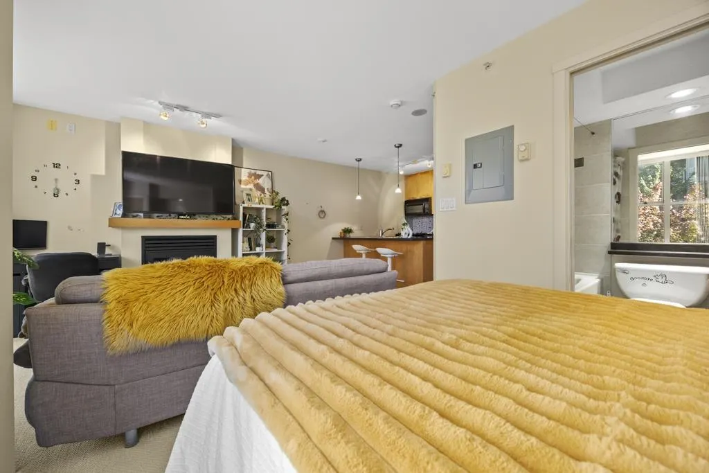 989 Richards Street #408