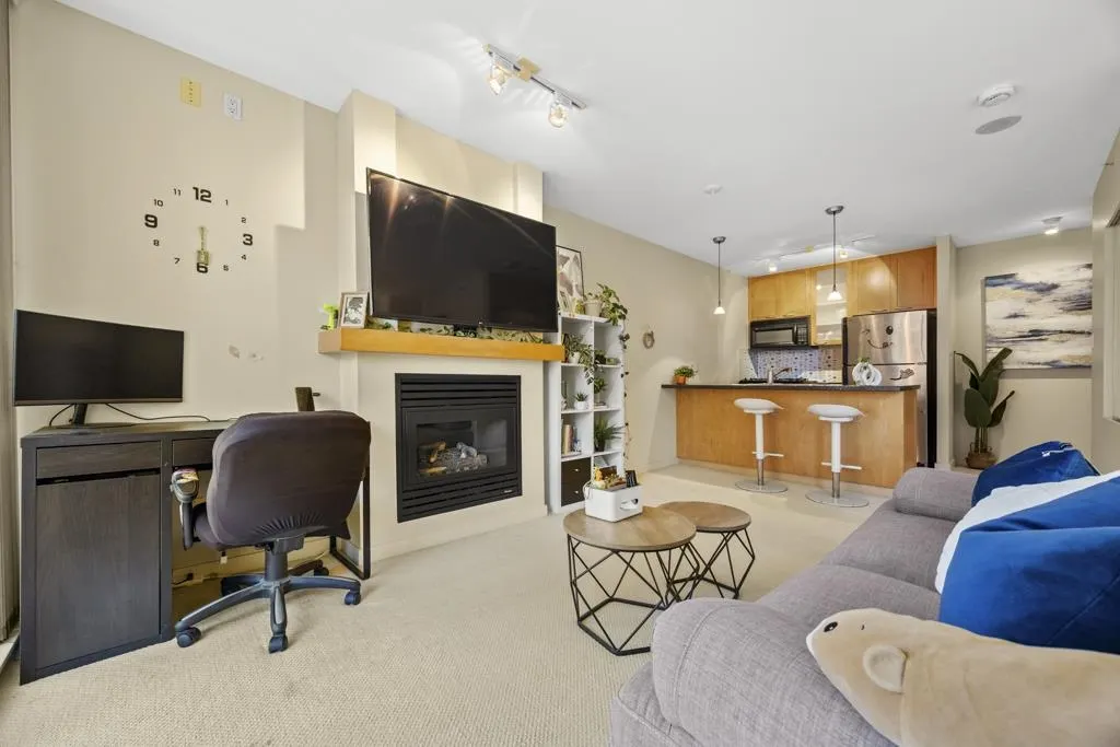 989 Richards Street #408