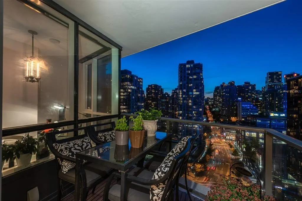 68 Smithe Street #PH2015
