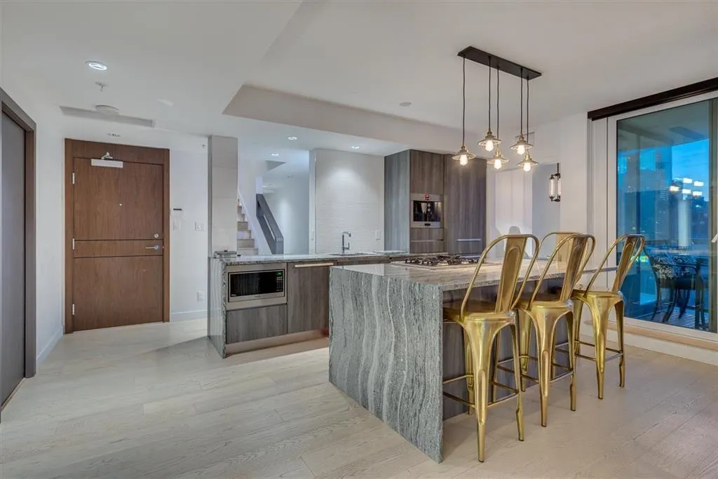 68 Smithe Street #PH2015
