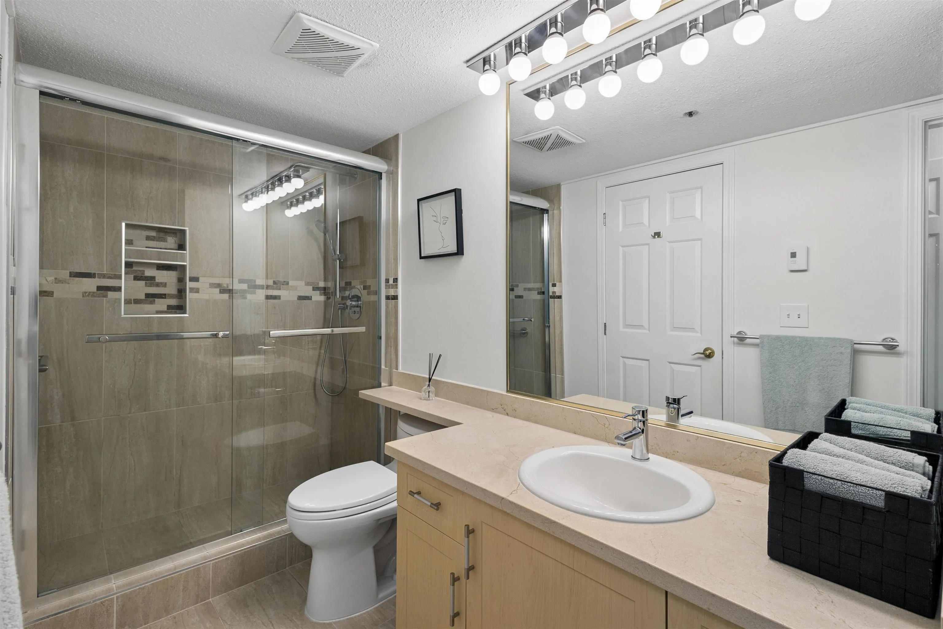 980 W 21st Avenue #305