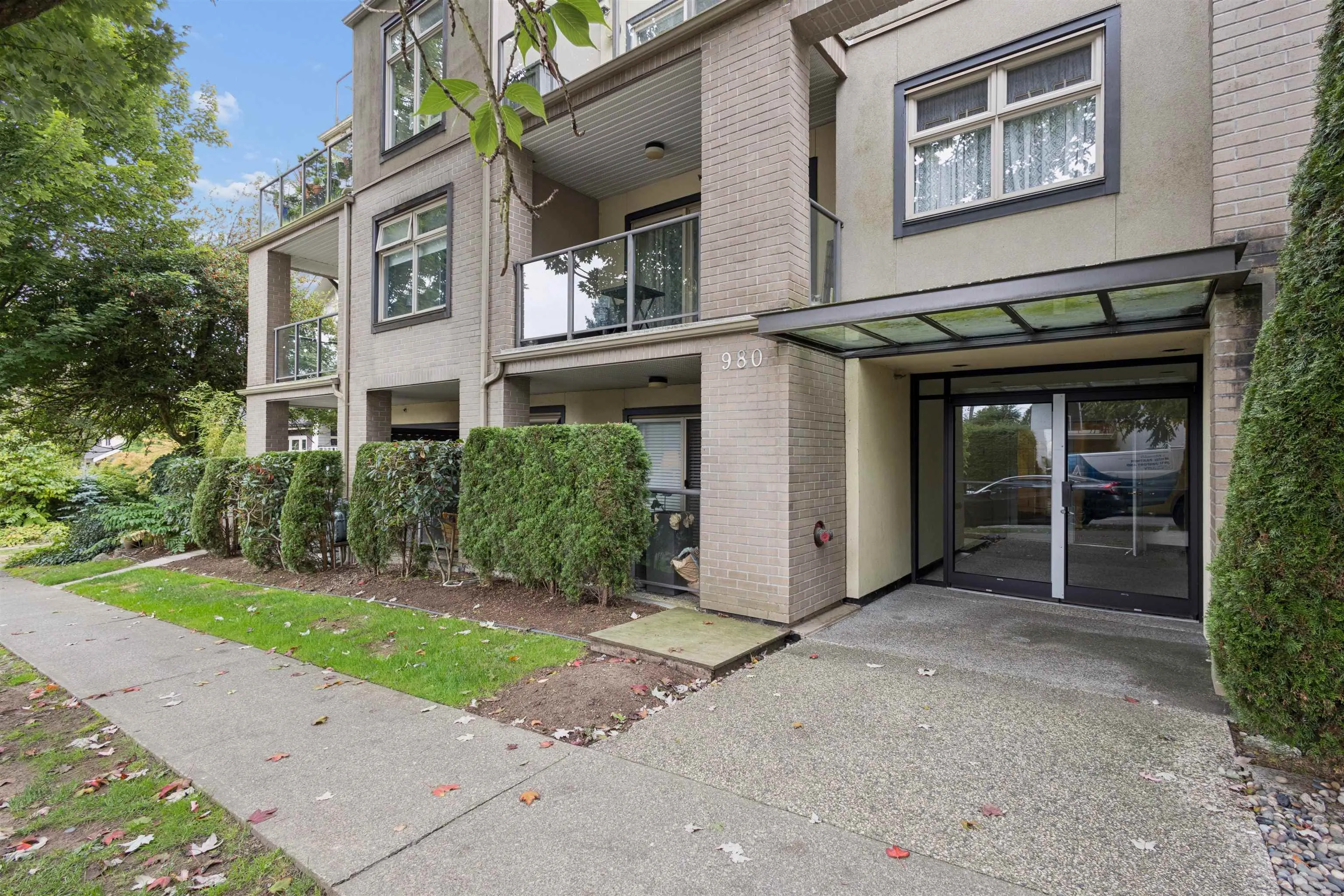 980 W 21st Avenue #305