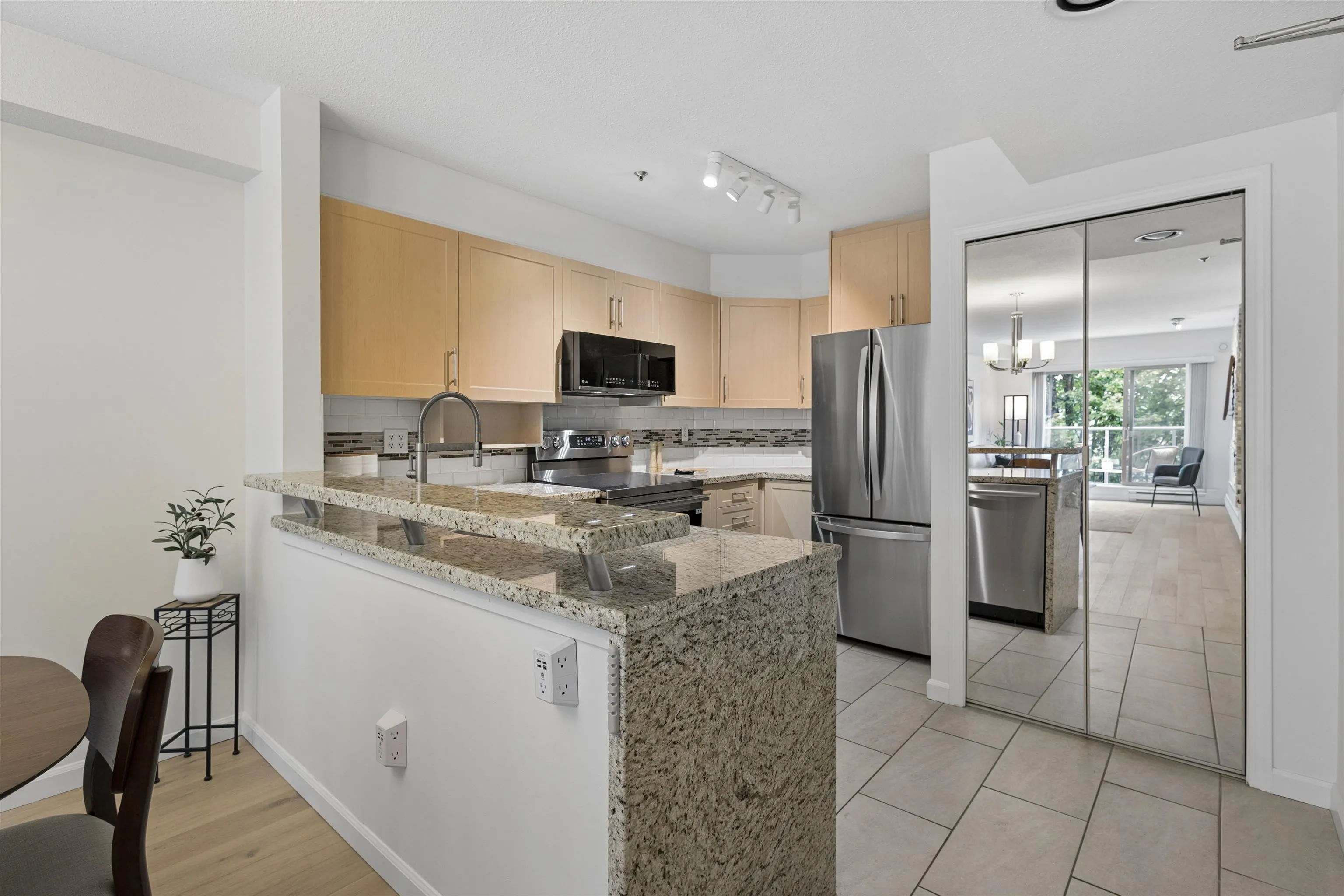 980 W 21st Avenue #305