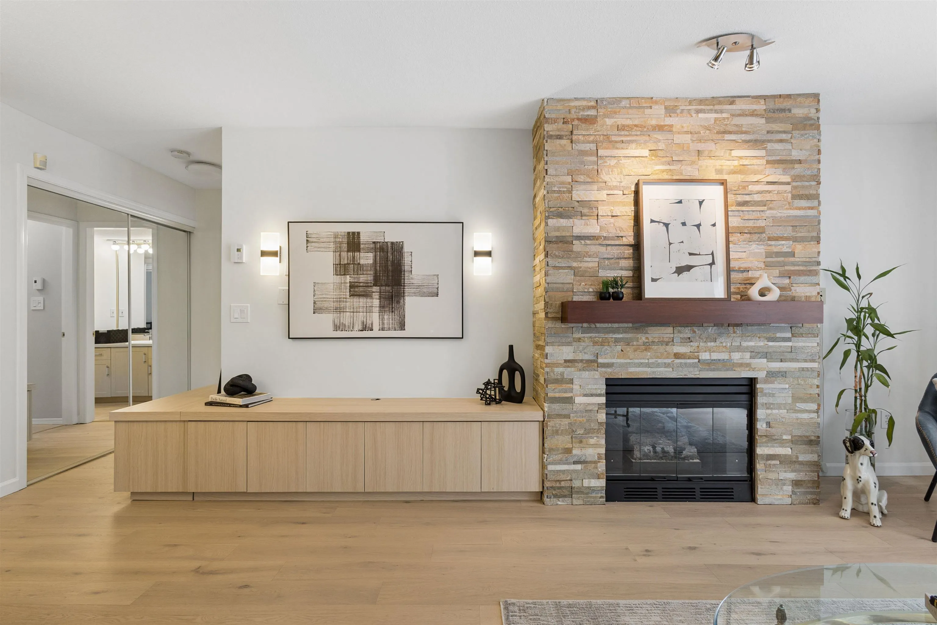 980 W 21st Avenue #305