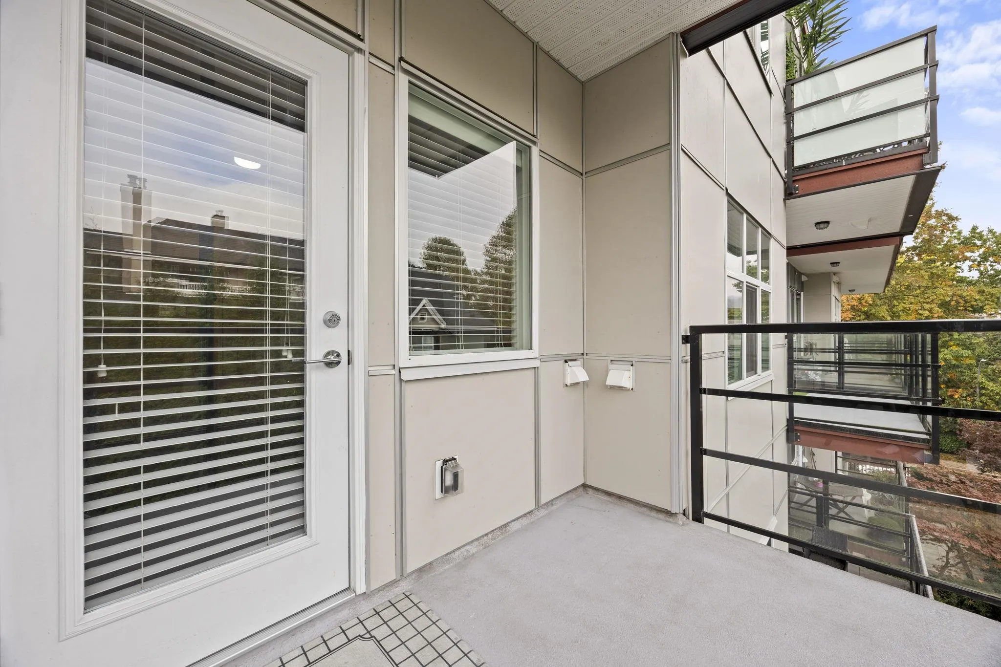 2389 Hawthorne Avenue #304