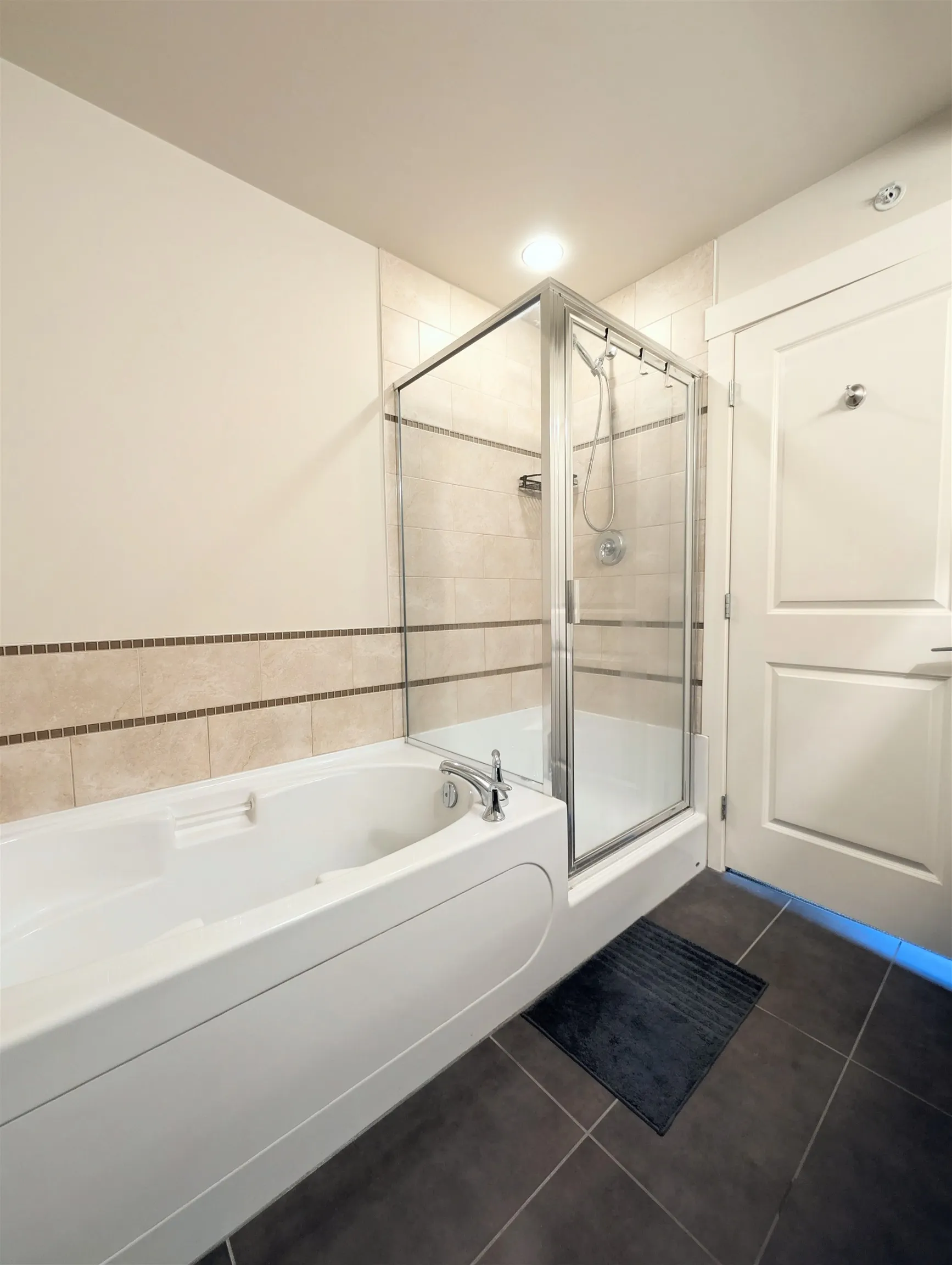 6077 London Road #206