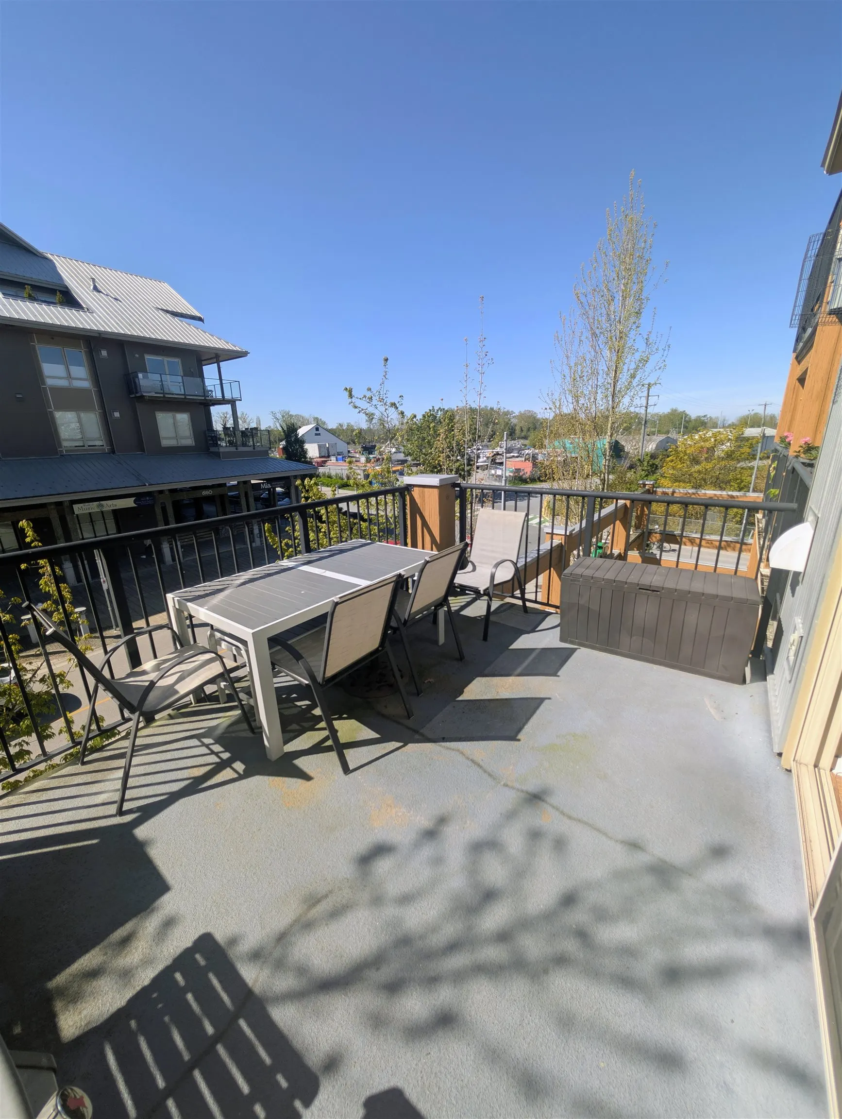 6077 London Road #206