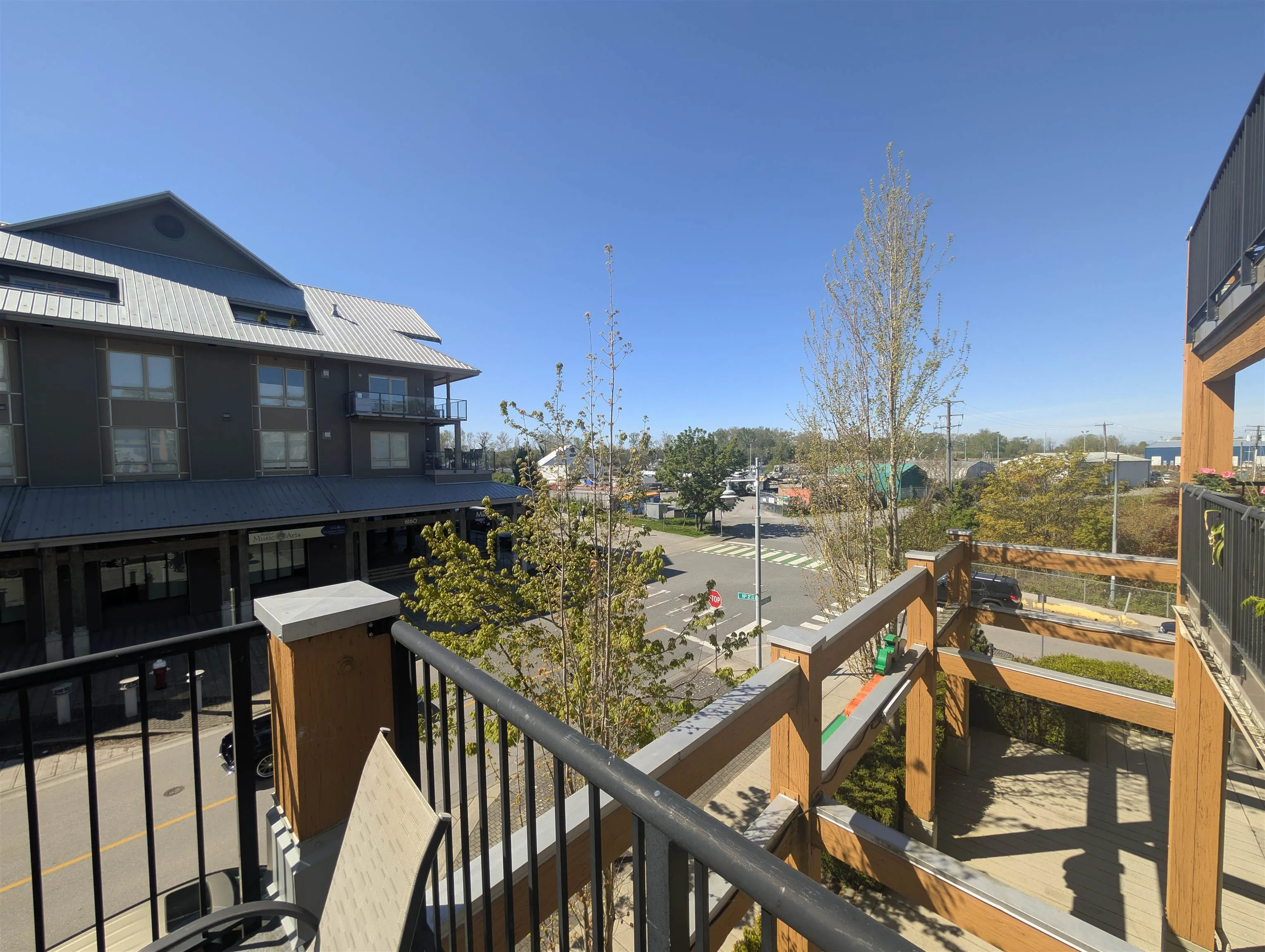 6077 London Road #206