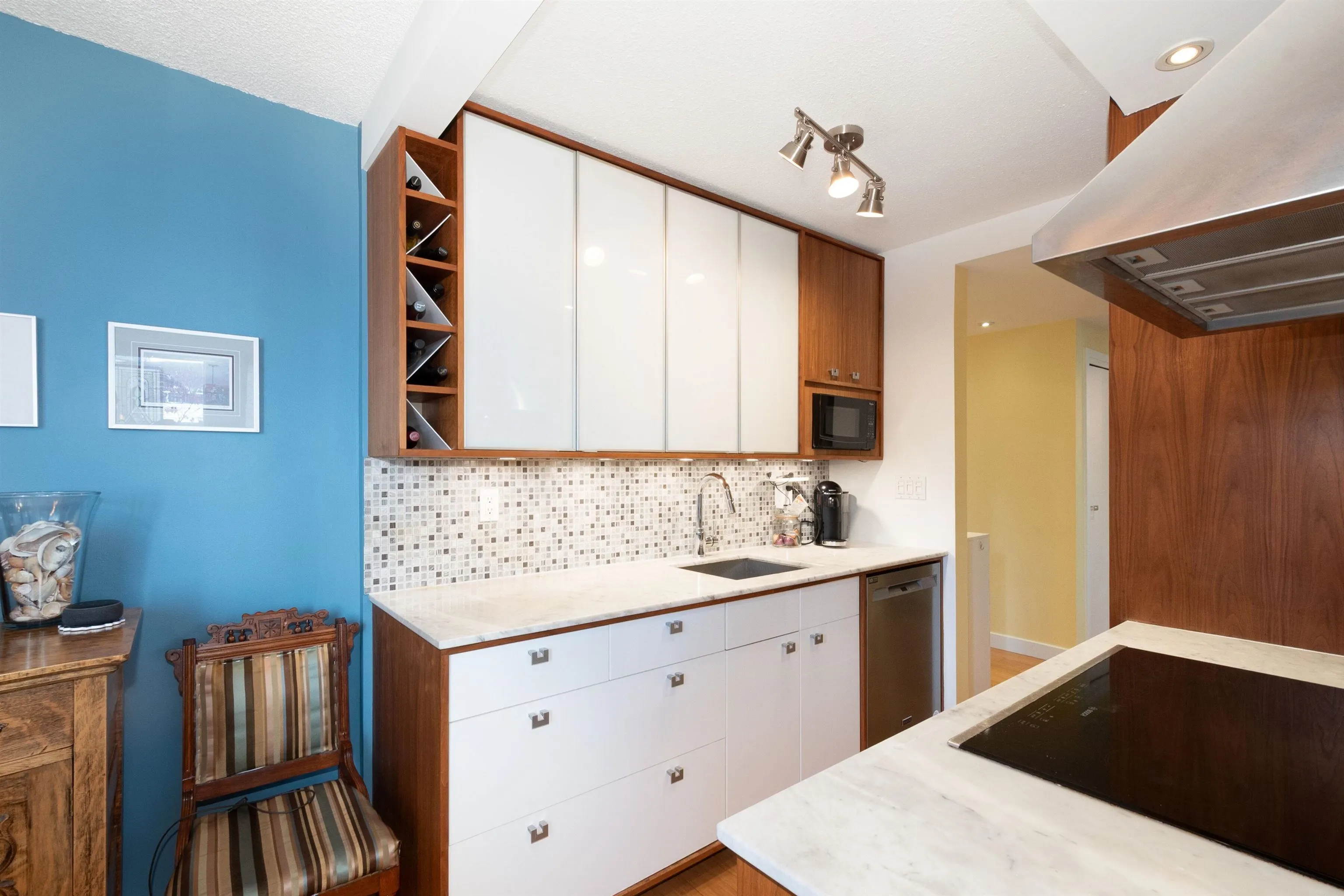 1127 Barclay Street #201