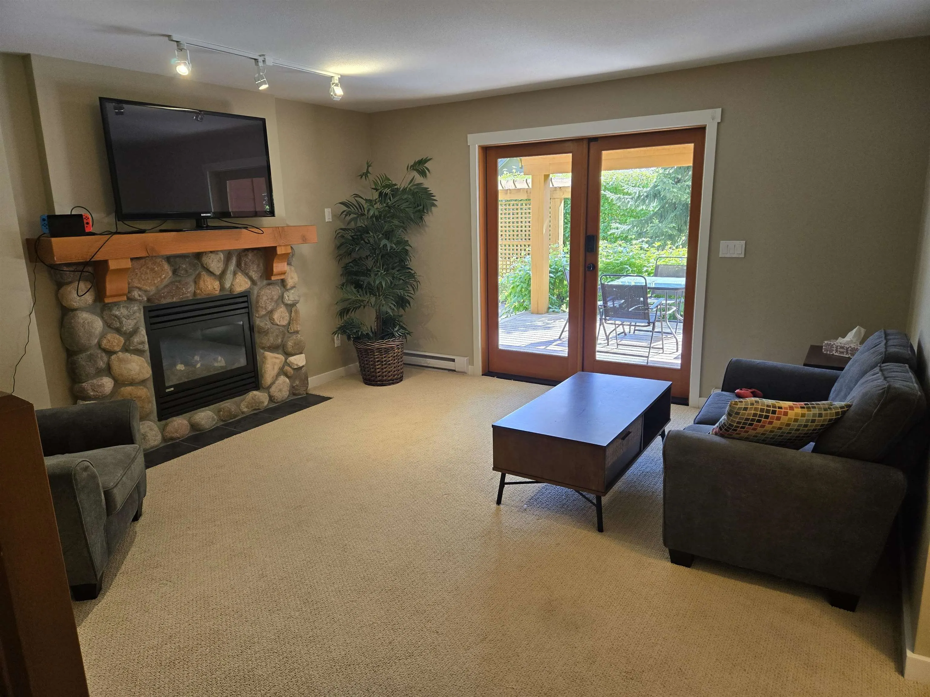 1856 Huckleberry Bend