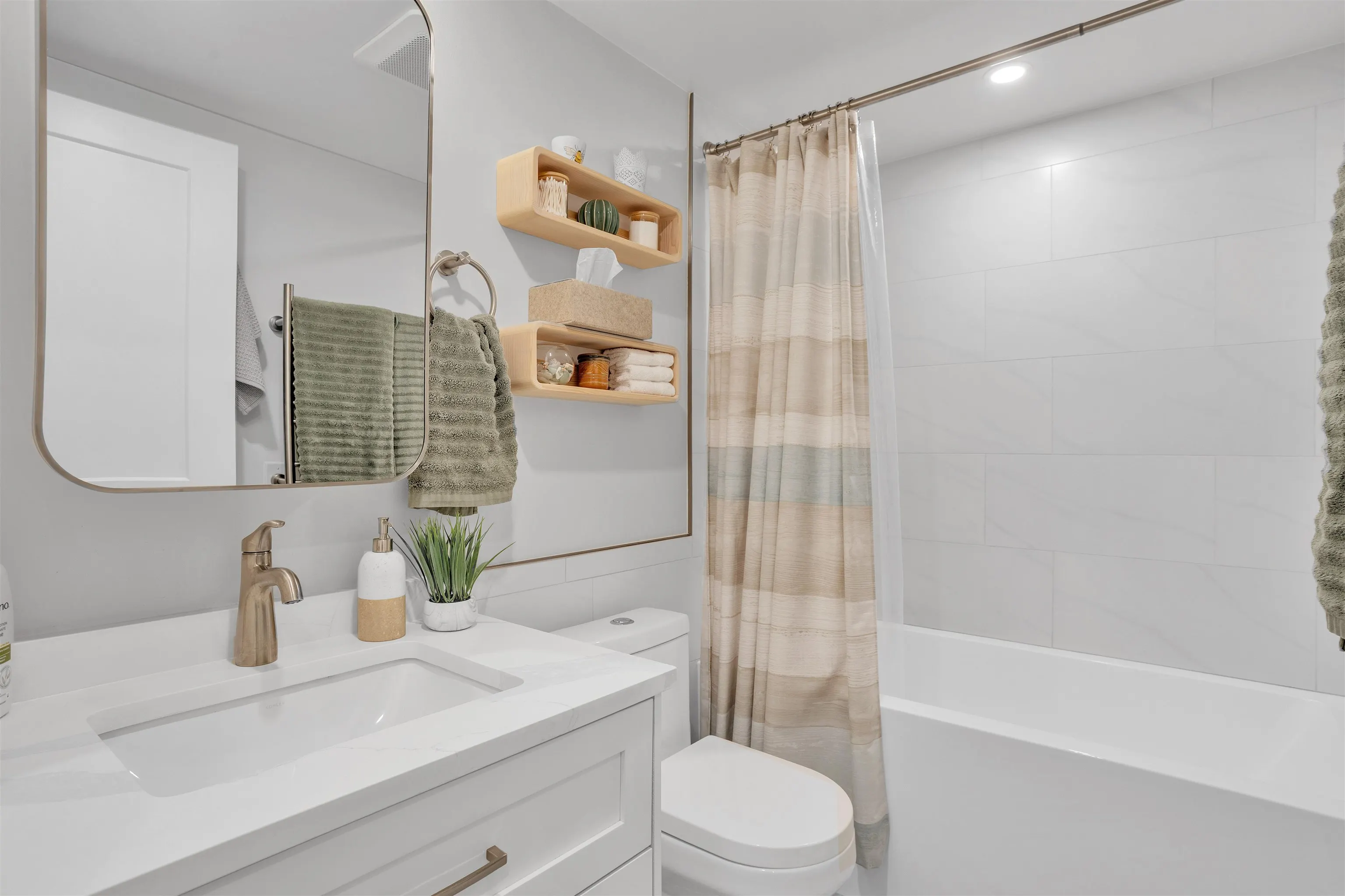 2020 W 8th Avenue #315