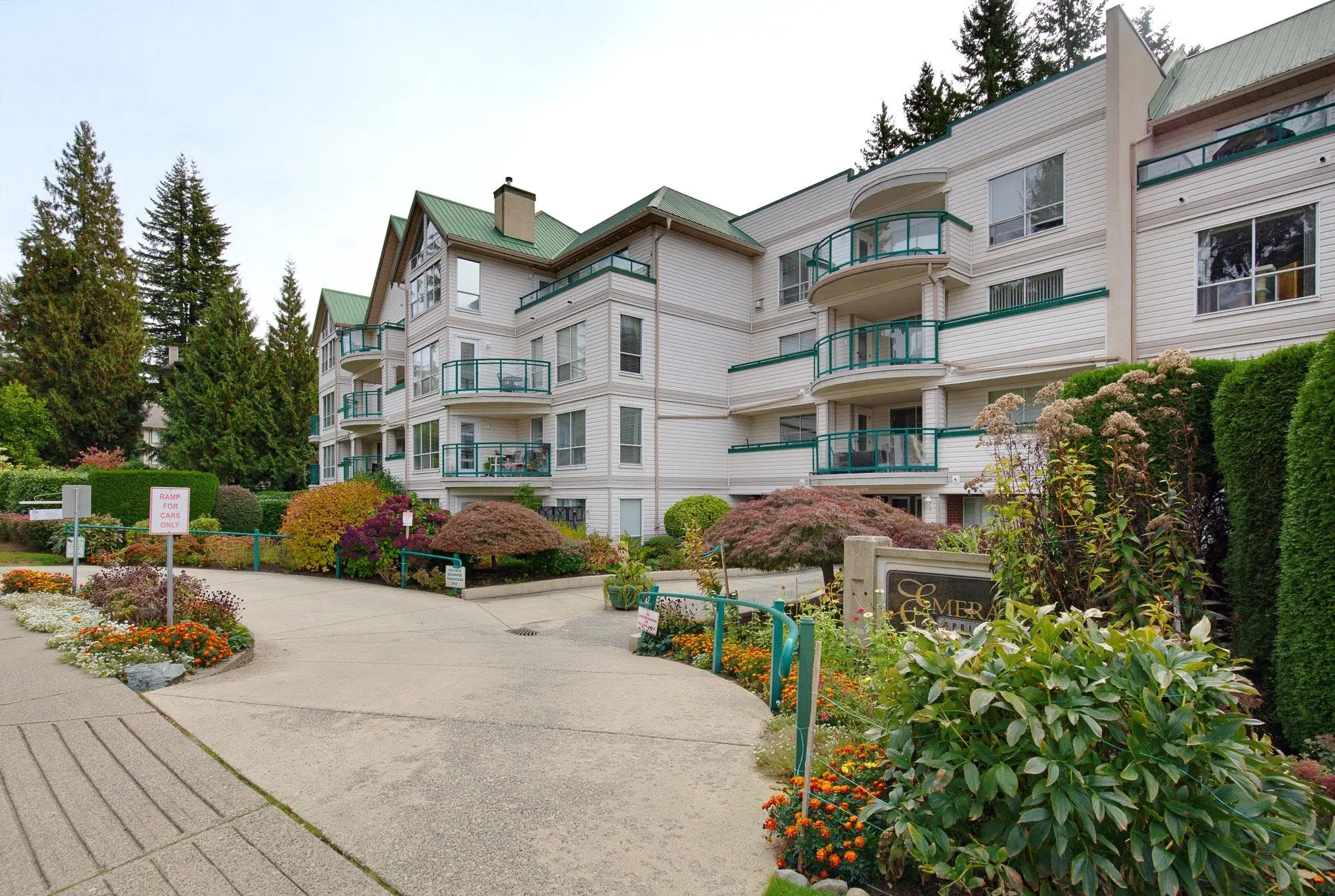 33280 E Bourquin Crescent #208
